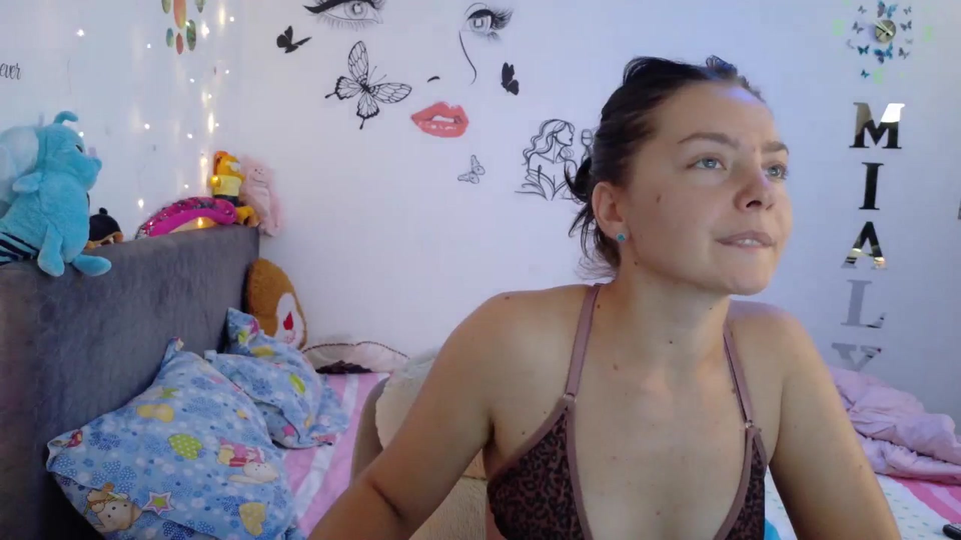 Gallery image thumbnail from YreneA's myfreecams stream on, 08/04/2025, 07:05 image 19 of 20