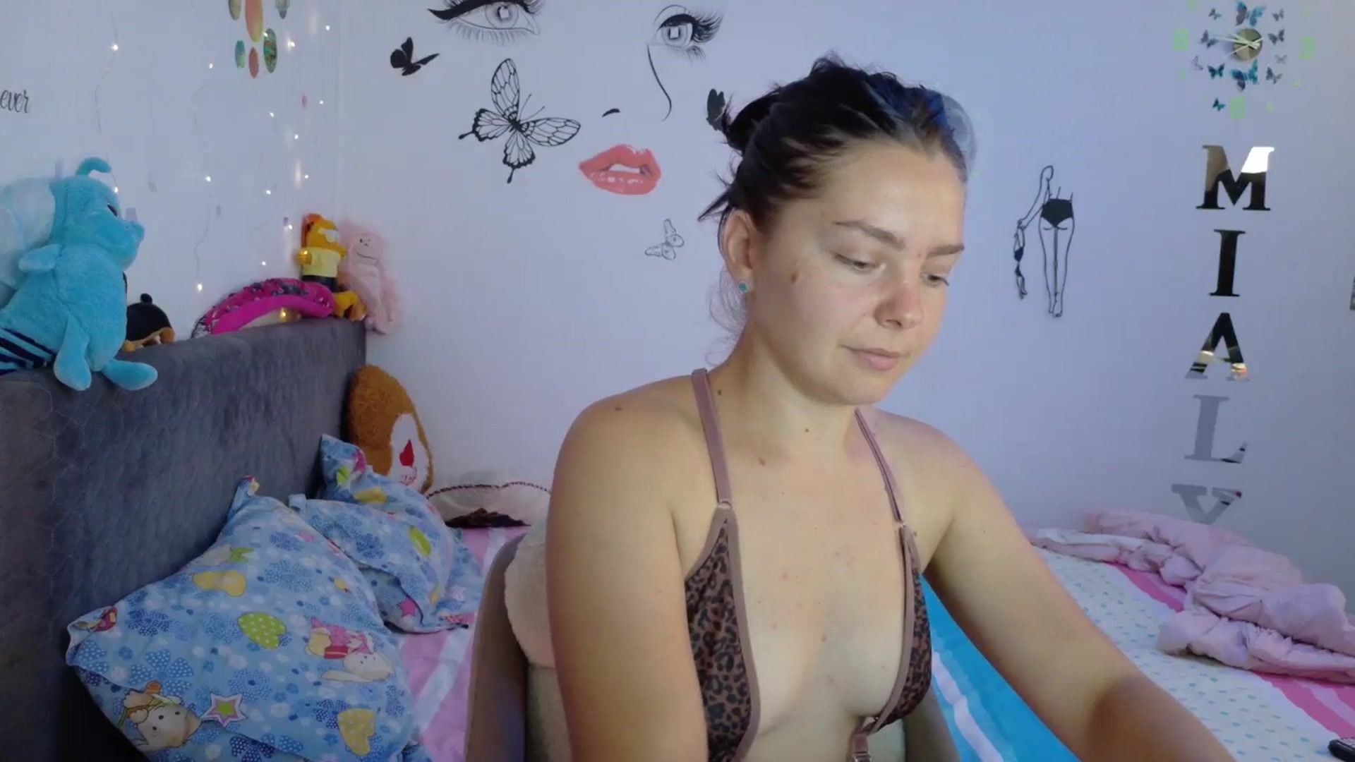 Gallery image thumbnail from YreneA's myfreecams stream on, 08/04/2025, 07:05 image 18 of 20