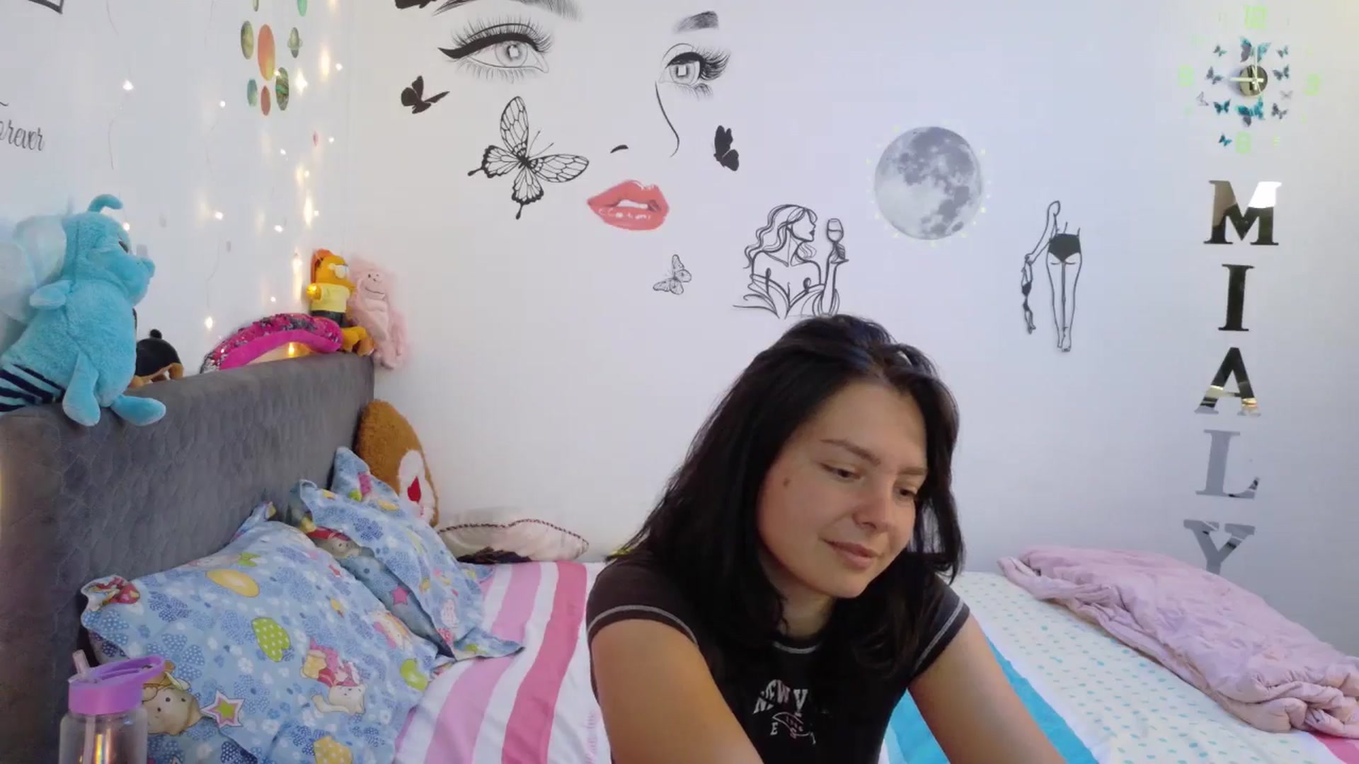 Gallery image thumbnail from YreneA's myfreecams stream on, 08/04/2025, 07:05 image 8 of 20