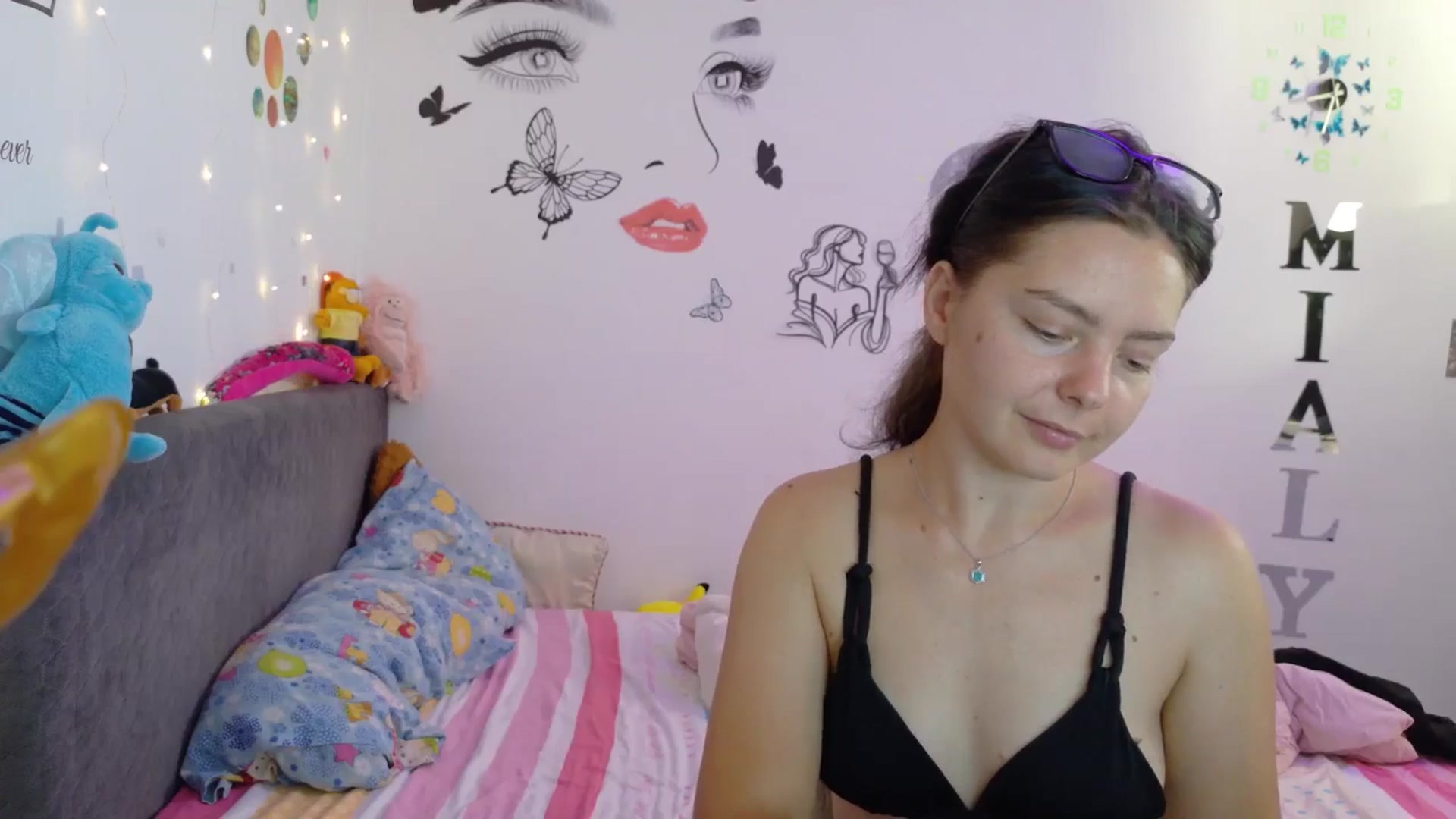 Gallery image thumbnail from YreneA's myfreecams stream on, 08/09/2025, 07:00 image 8 of 20