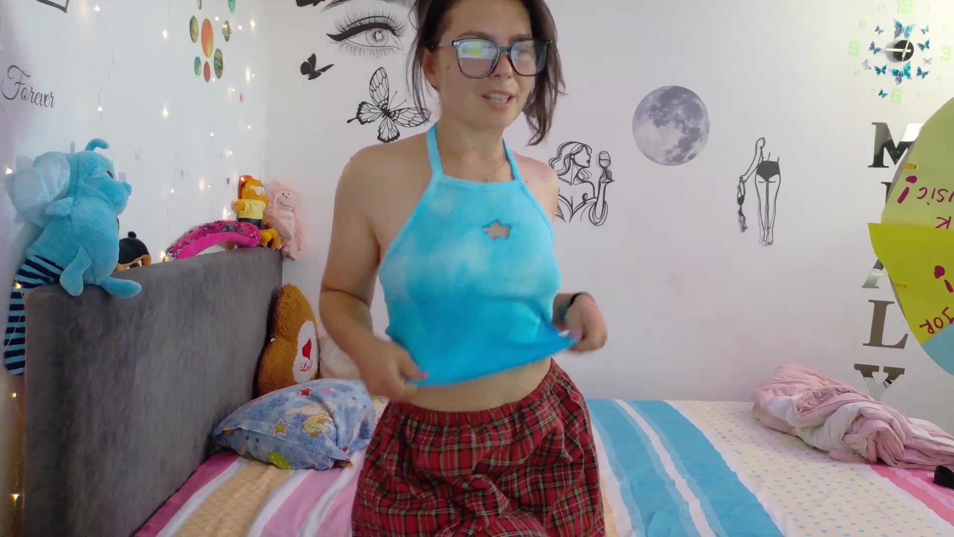 Gallery image thumbnail from YreneA's myfreecams stream on, 08/10/2025, 07:03 image 10 of 20