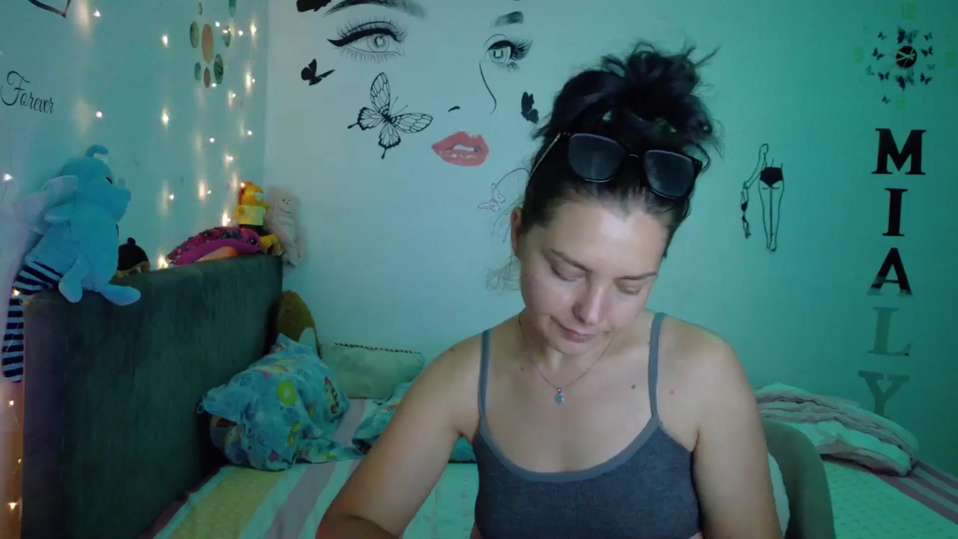 Gallery image thumbnail from YreneA's myfreecams stream on, 08/10/2025, 19:05 image 16 of 20