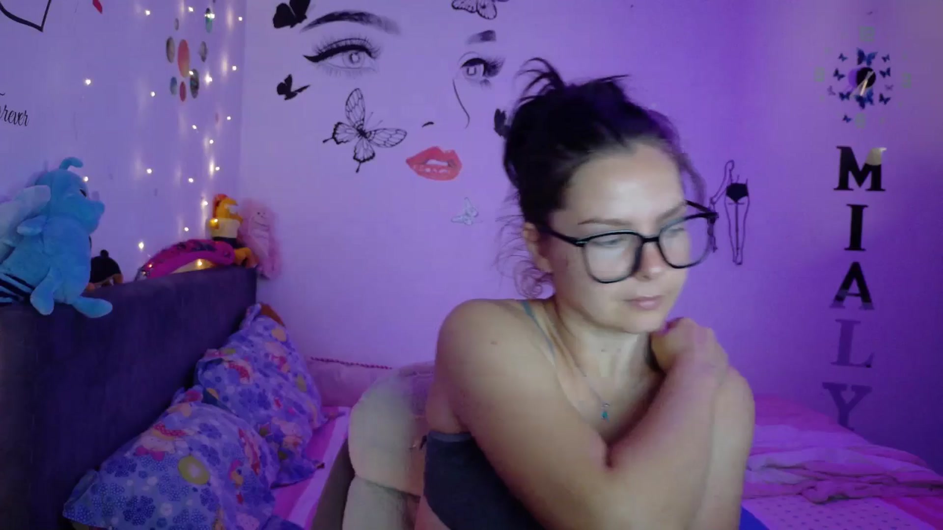 Gallery image thumbnail from YreneA's myfreecams stream on, 08/12/2025, 04:40 image 4 of 20