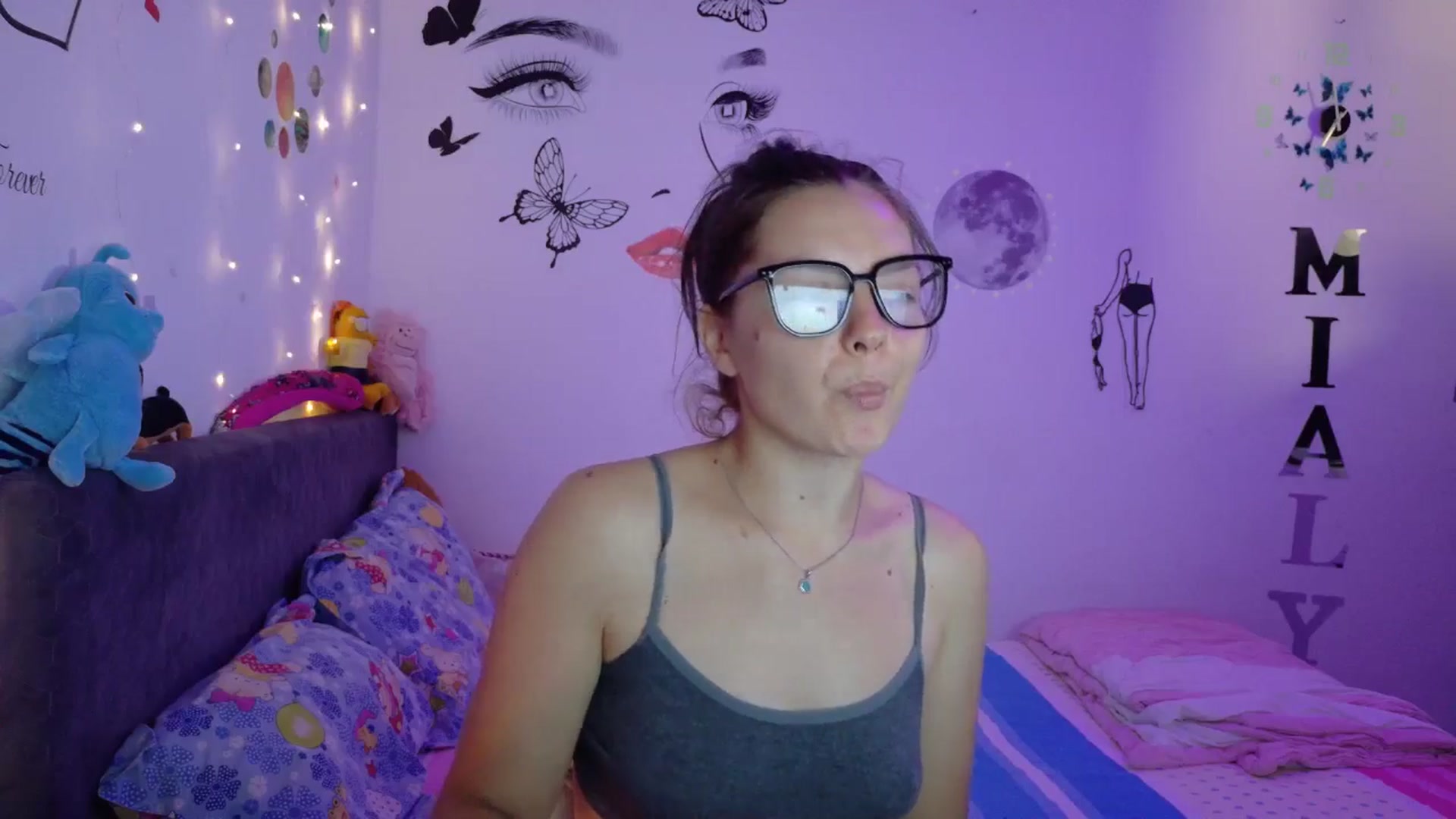 Gallery image thumbnail from YreneA's myfreecams stream on, 08/12/2025, 04:40 image 10 of 20