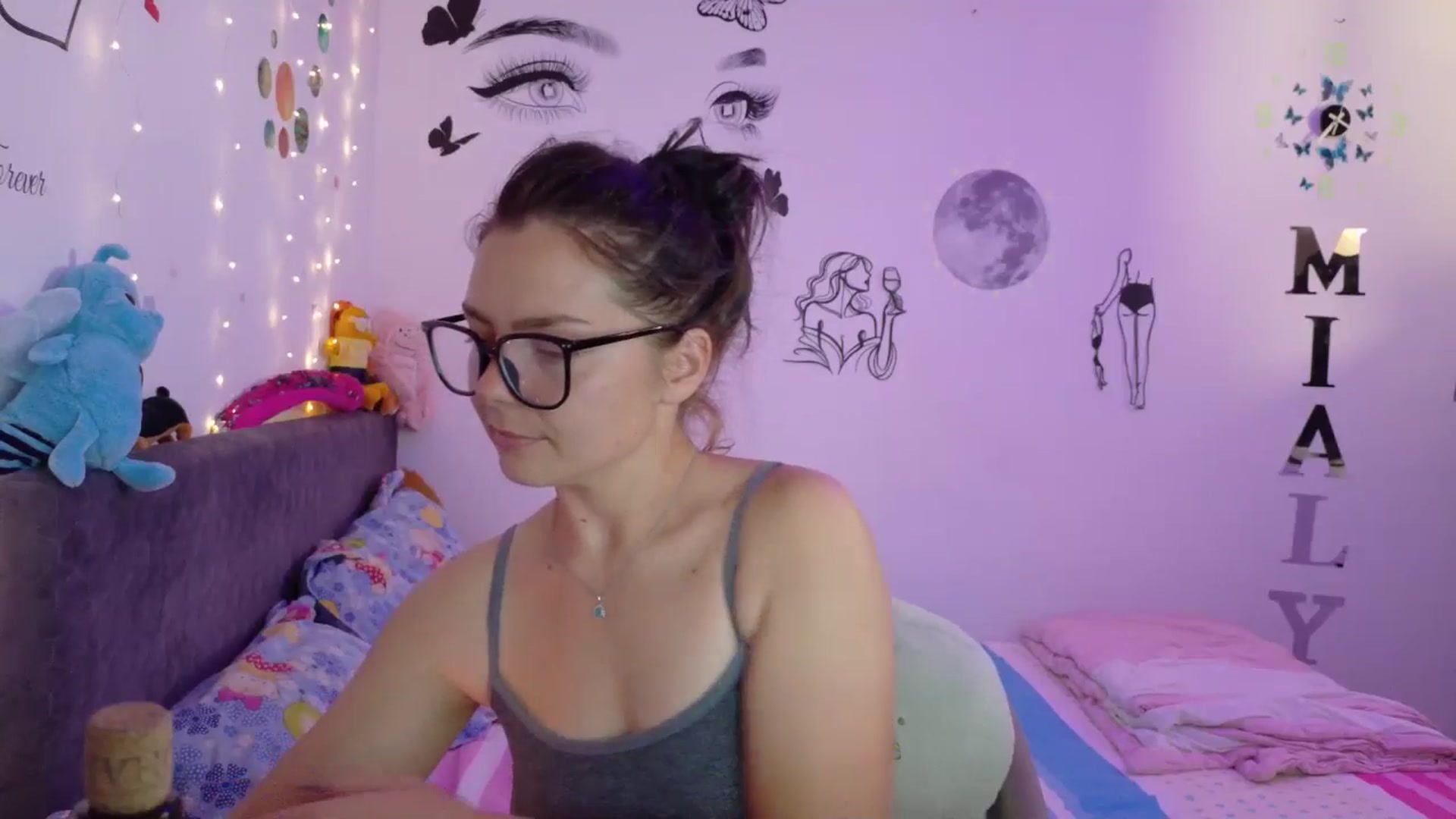 Gallery image thumbnail from YreneA's myfreecams stream on, 08/12/2025, 04:40 image 16 of 20