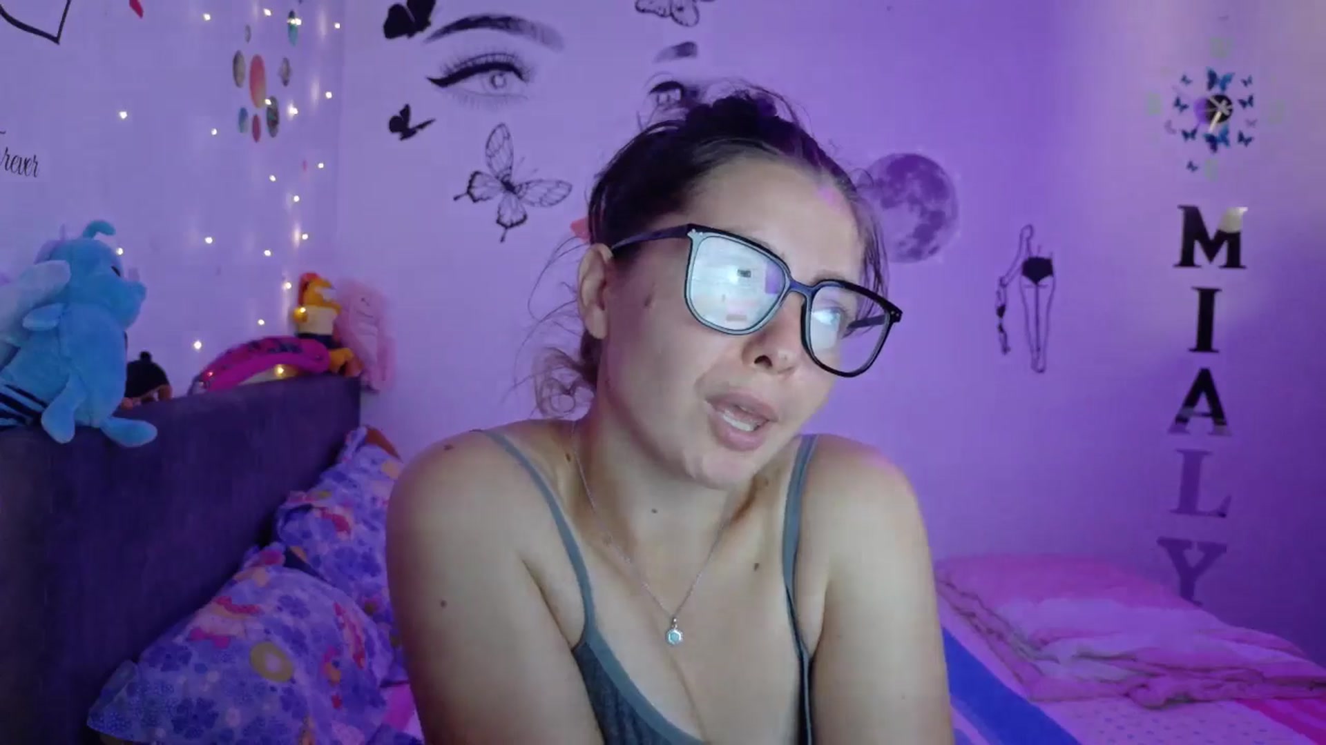 Gallery image thumbnail from YreneA's myfreecams stream on, 08/12/2025, 04:40 image 8 of 20