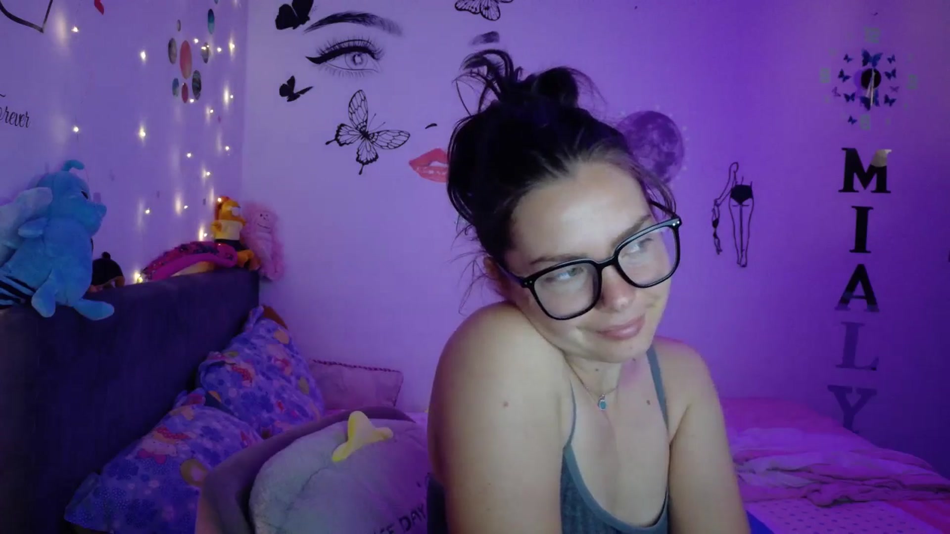 Gallery image thumbnail from YreneA's myfreecams stream on, 08/12/2025, 04:40 image 2 of 20