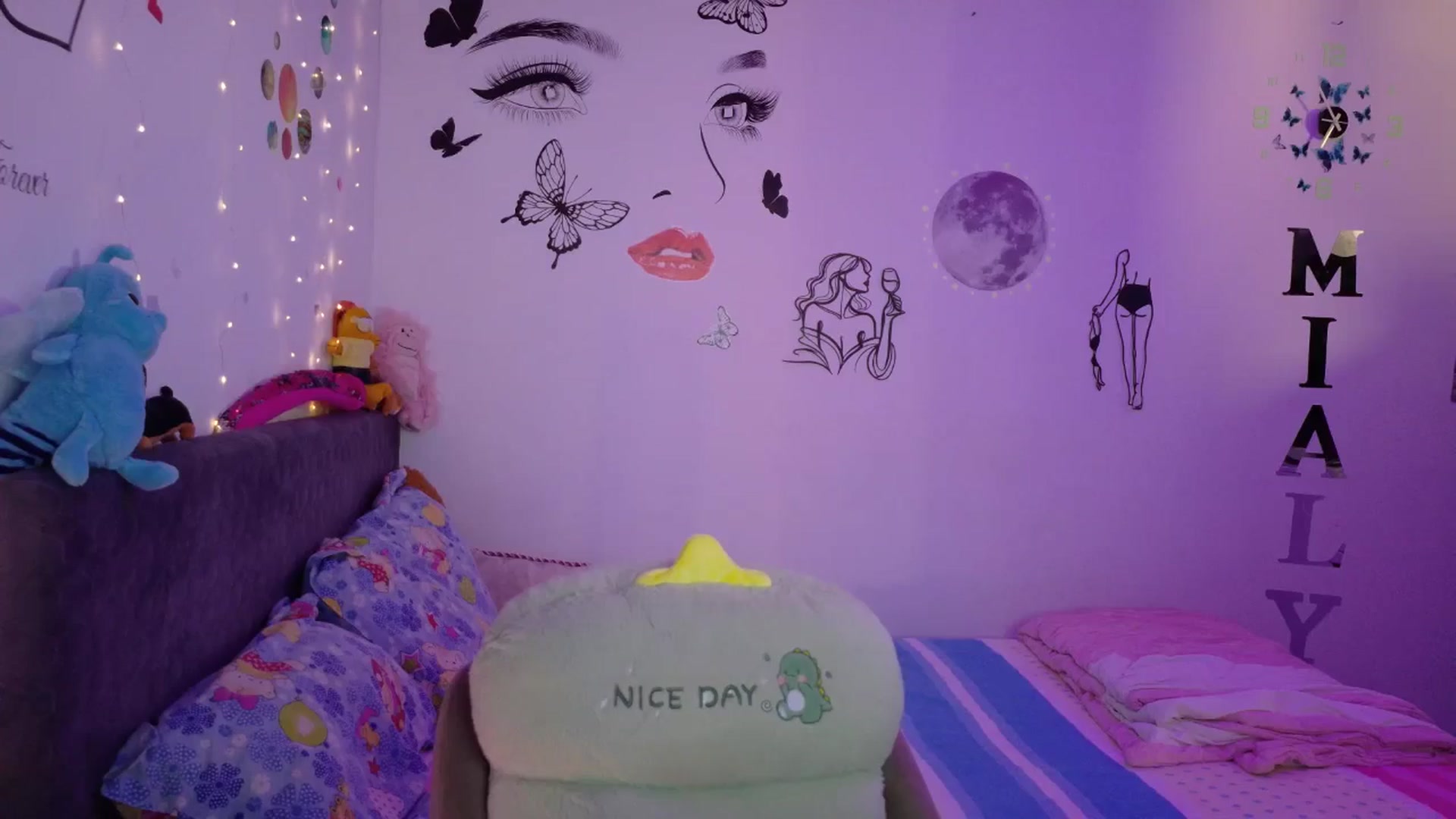 Gallery image thumbnail from YreneA's myfreecams stream on, 08/12/2025, 04:40 image 9 of 20
