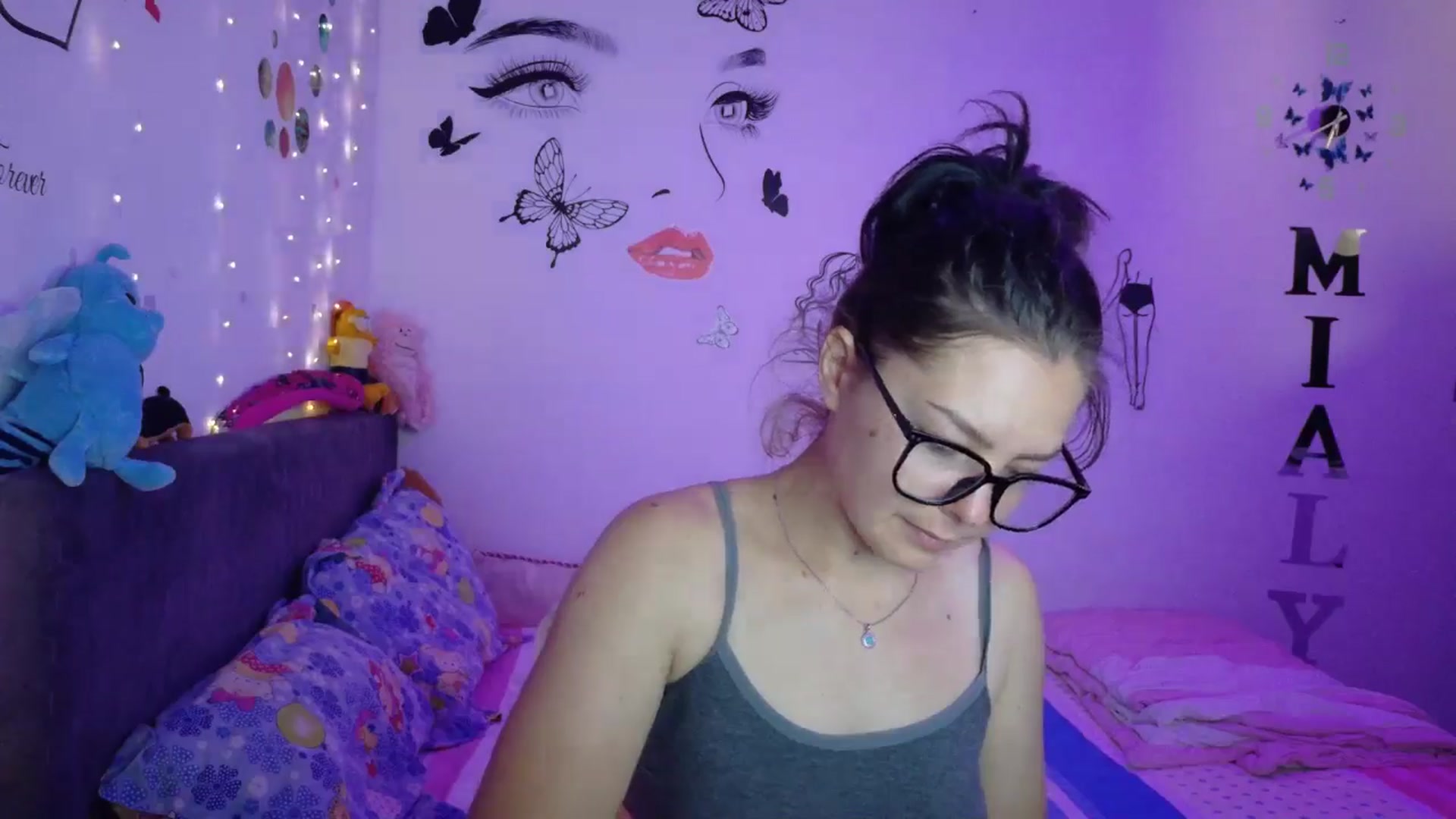 Gallery image thumbnail from YreneA's myfreecams stream on, 08/12/2025, 04:40 image 5 of 20