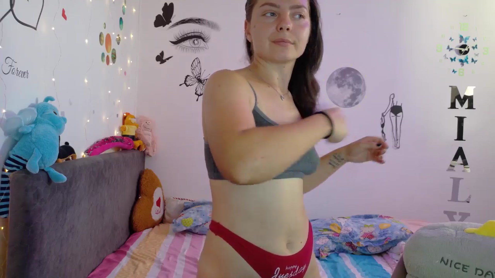 Gallery image thumbnail from YreneA's myfreecams stream on, 08/12/2025, 06:37 image 11 of 20