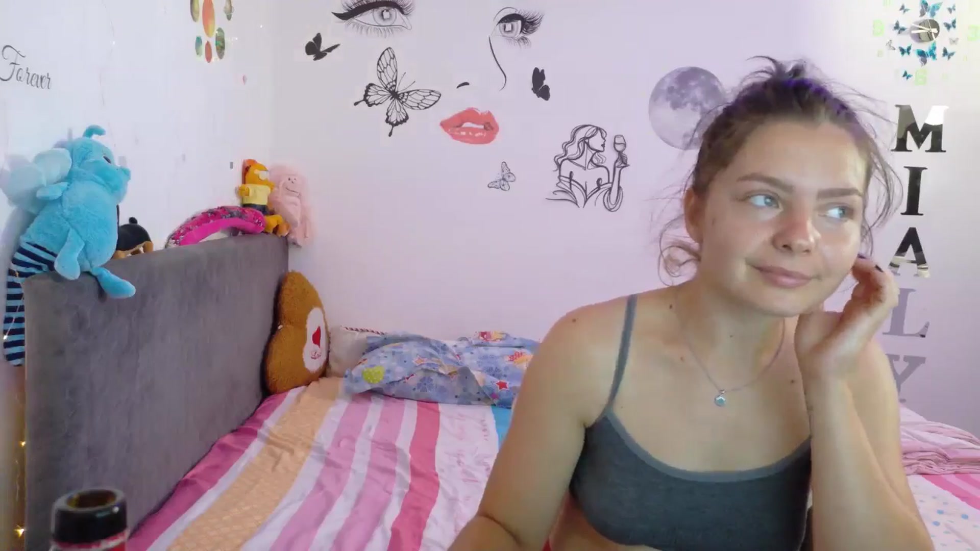 Gallery image thumbnail from YreneA's myfreecams stream on, 08/12/2025, 06:37 image 5 of 20