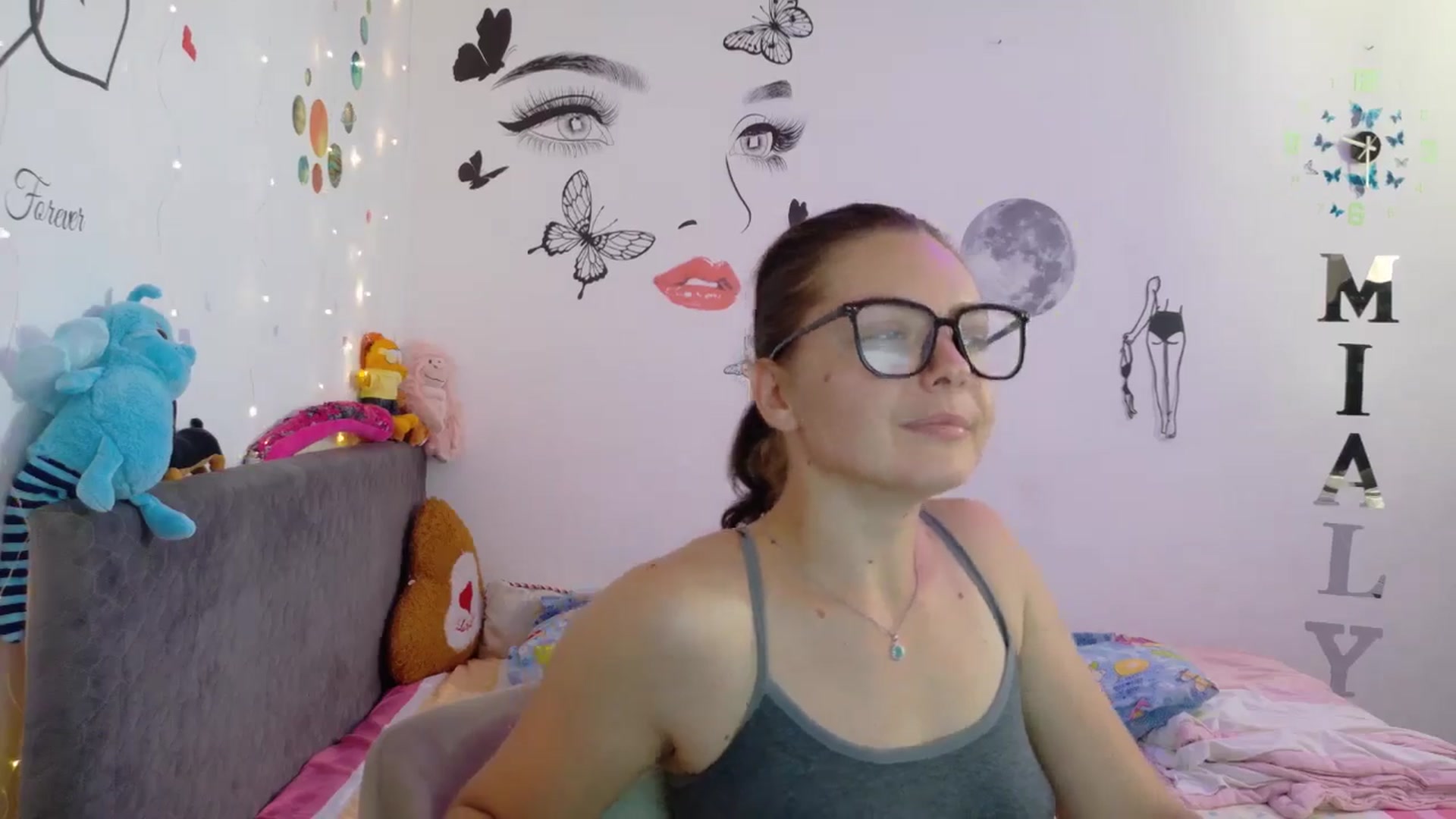 Gallery image thumbnail from YreneA's myfreecams stream on, 08/12/2025, 06:37 image 18 of 20