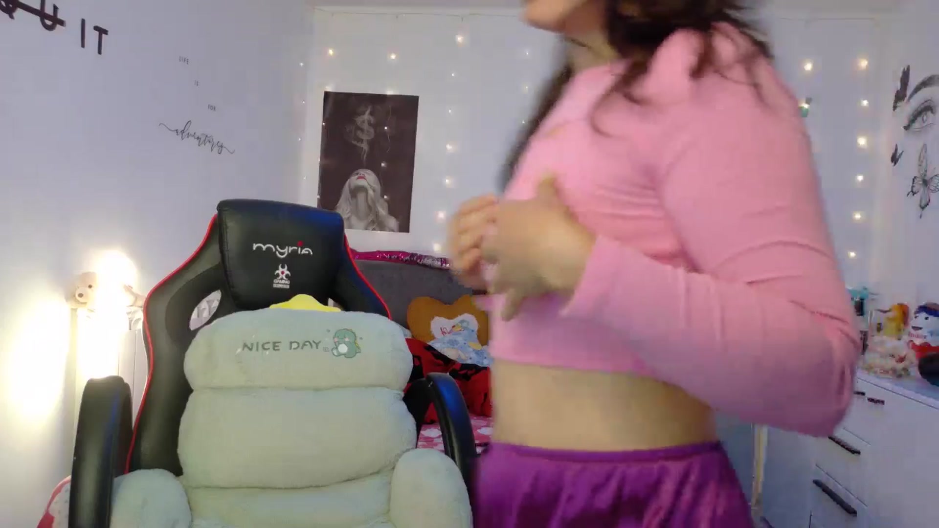Gallery image thumbnail from YreneA's myfreecams stream on, 09/27/2025, 06:36 image 15 of 20