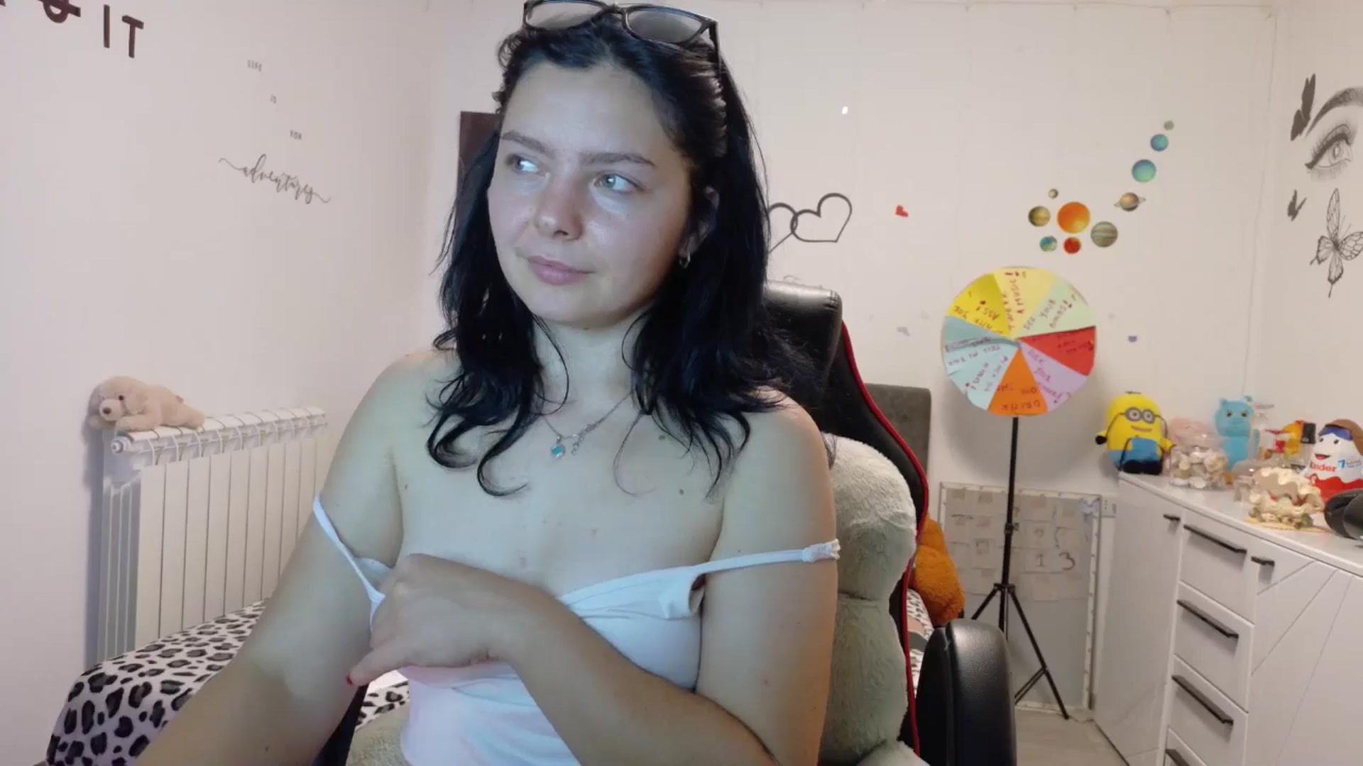 Gallery image thumbnail from YreneA's myfreecams stream on, 10/06/2025, 08:00 image 11 of 20