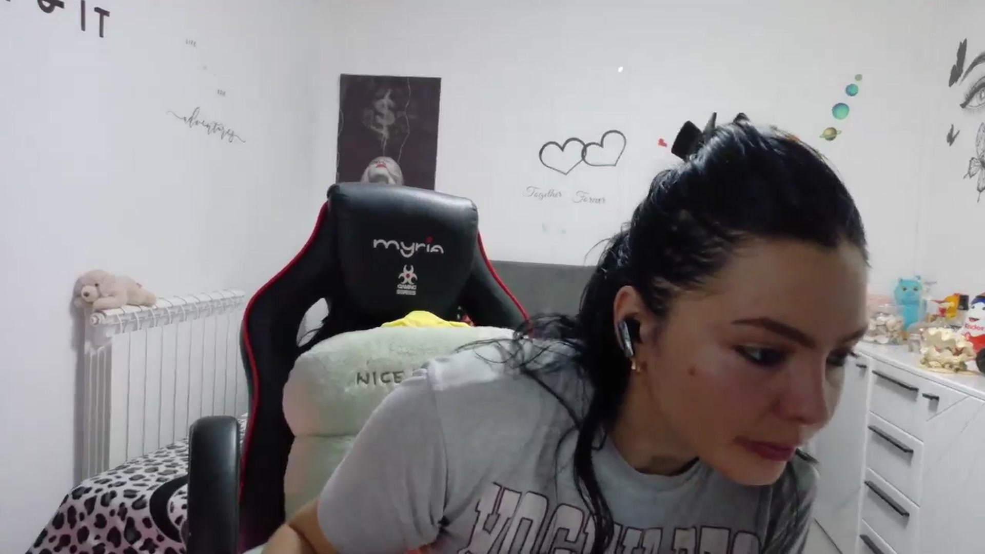 Gallery image thumbnail from YreneA's myfreecams stream on, 10/08/2025, 12:57 image 8 of 20