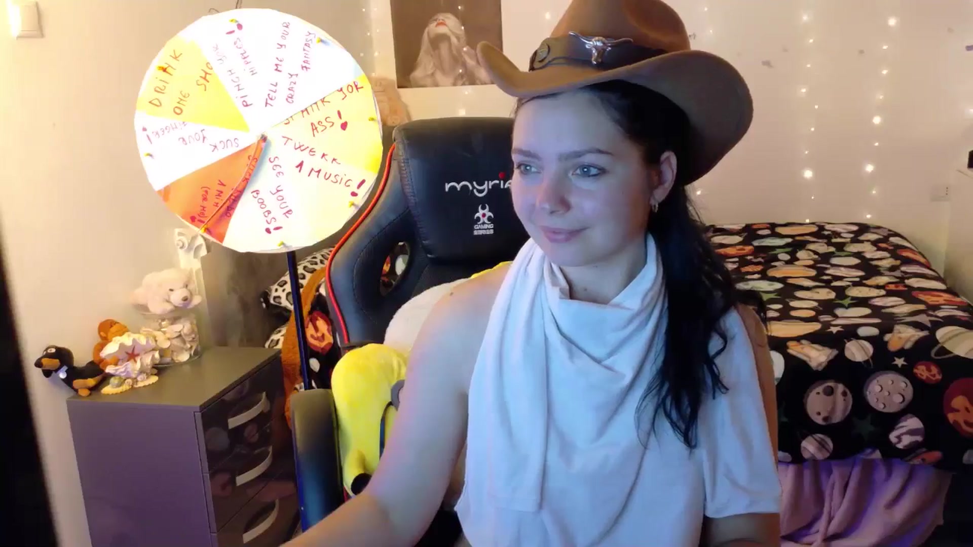 Gallery image thumbnail from YreneA's myfreecams stream on, 10/21/2025, 18:30 image 14 of 20