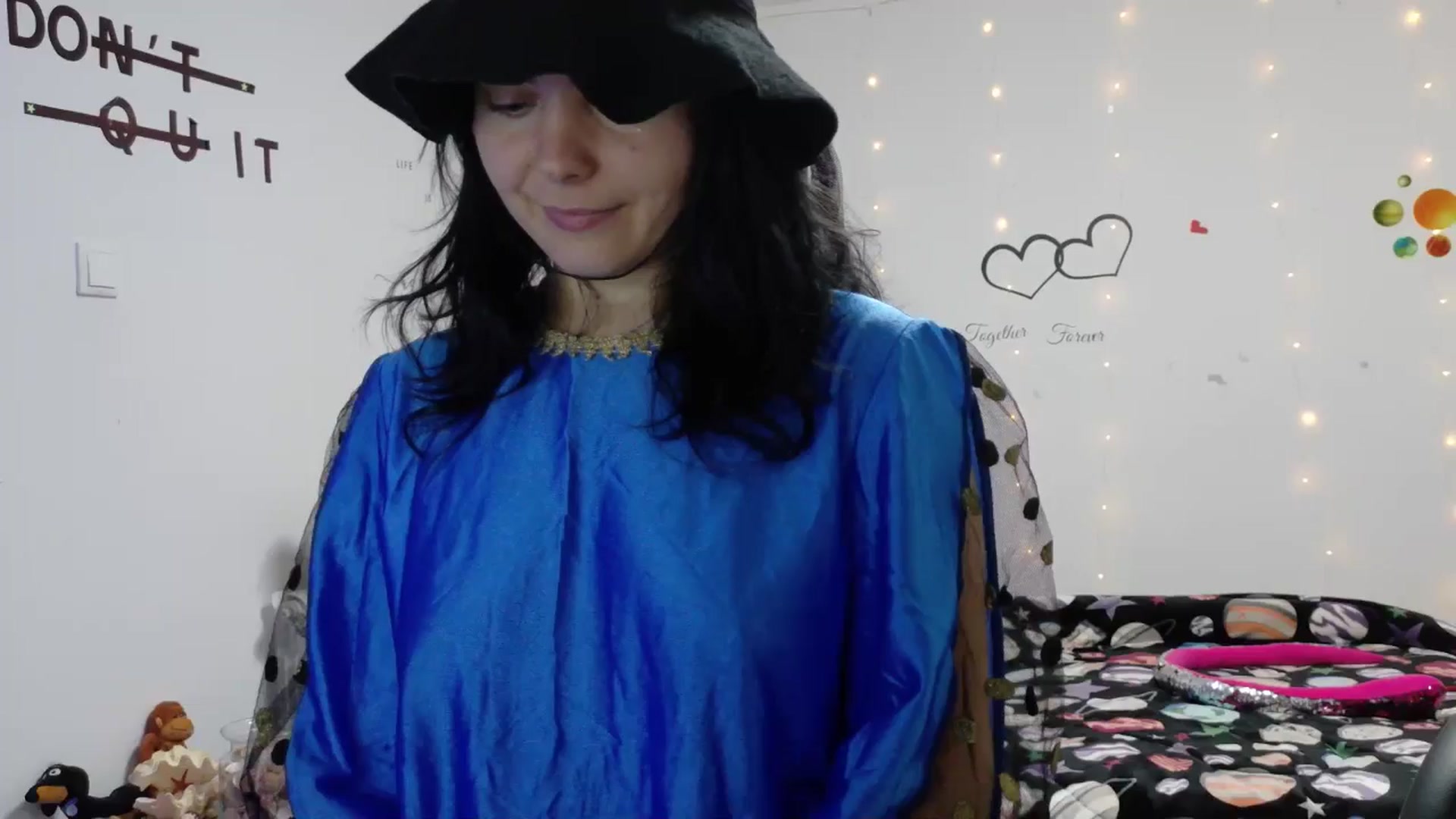 Gallery image thumbnail from YreneA's myfreecams stream on, 10/31/2025, 19:28 image 4 of 20