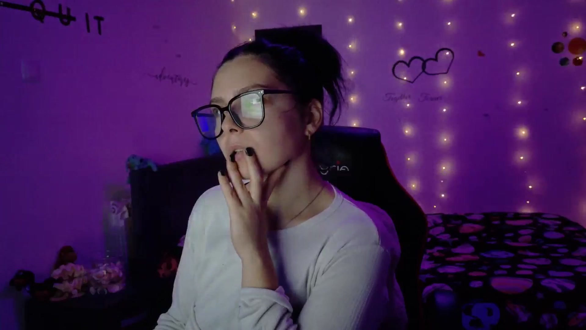 Gallery image thumbnail from YreneA's myfreecams stream on, 11/02/2025, 15:42 image 8 of 20