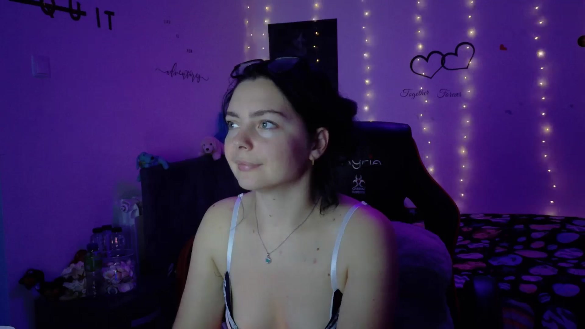 Gallery image thumbnail from YreneA's myfreecams stream on, 11/03/2025, 19:06 image 16 of 20