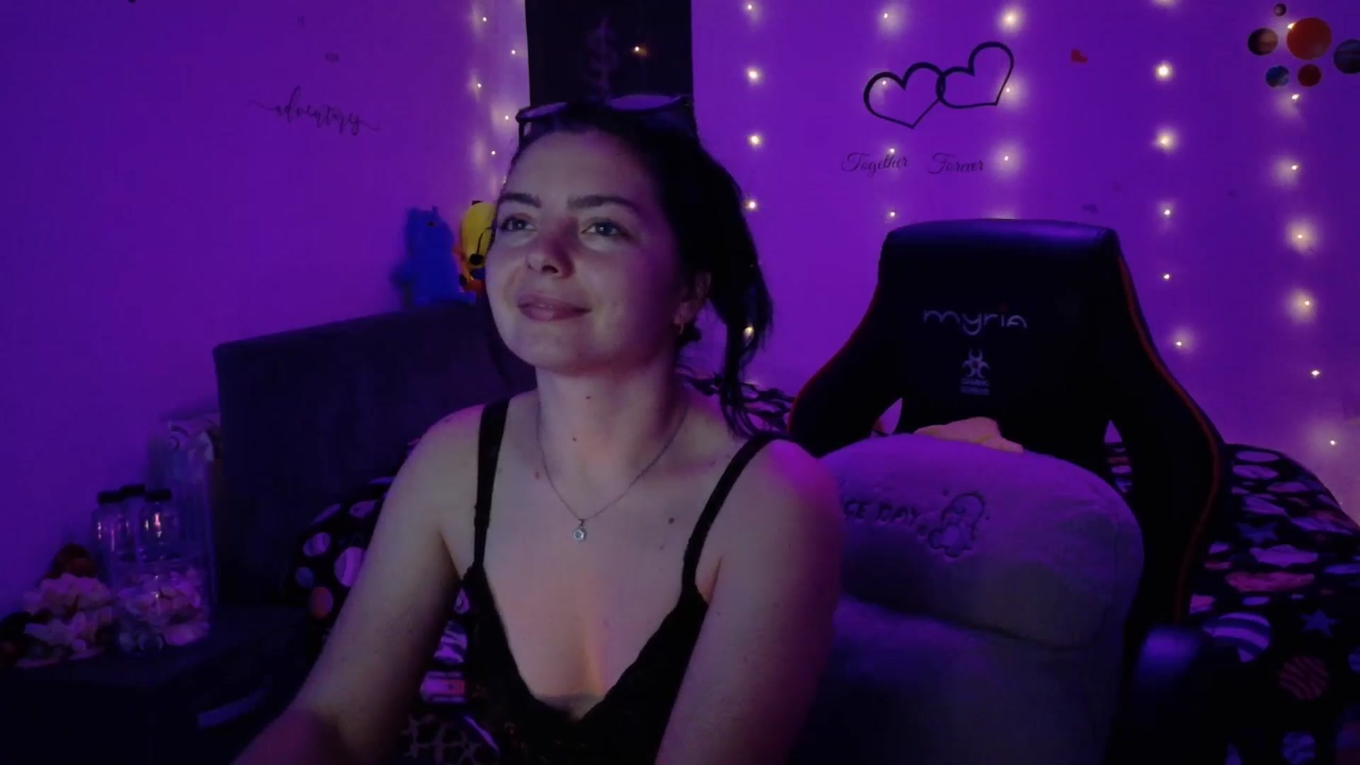 Gallery image thumbnail from YreneA's myfreecams stream on, 11/04/2025, 06:33 image 10 of 20