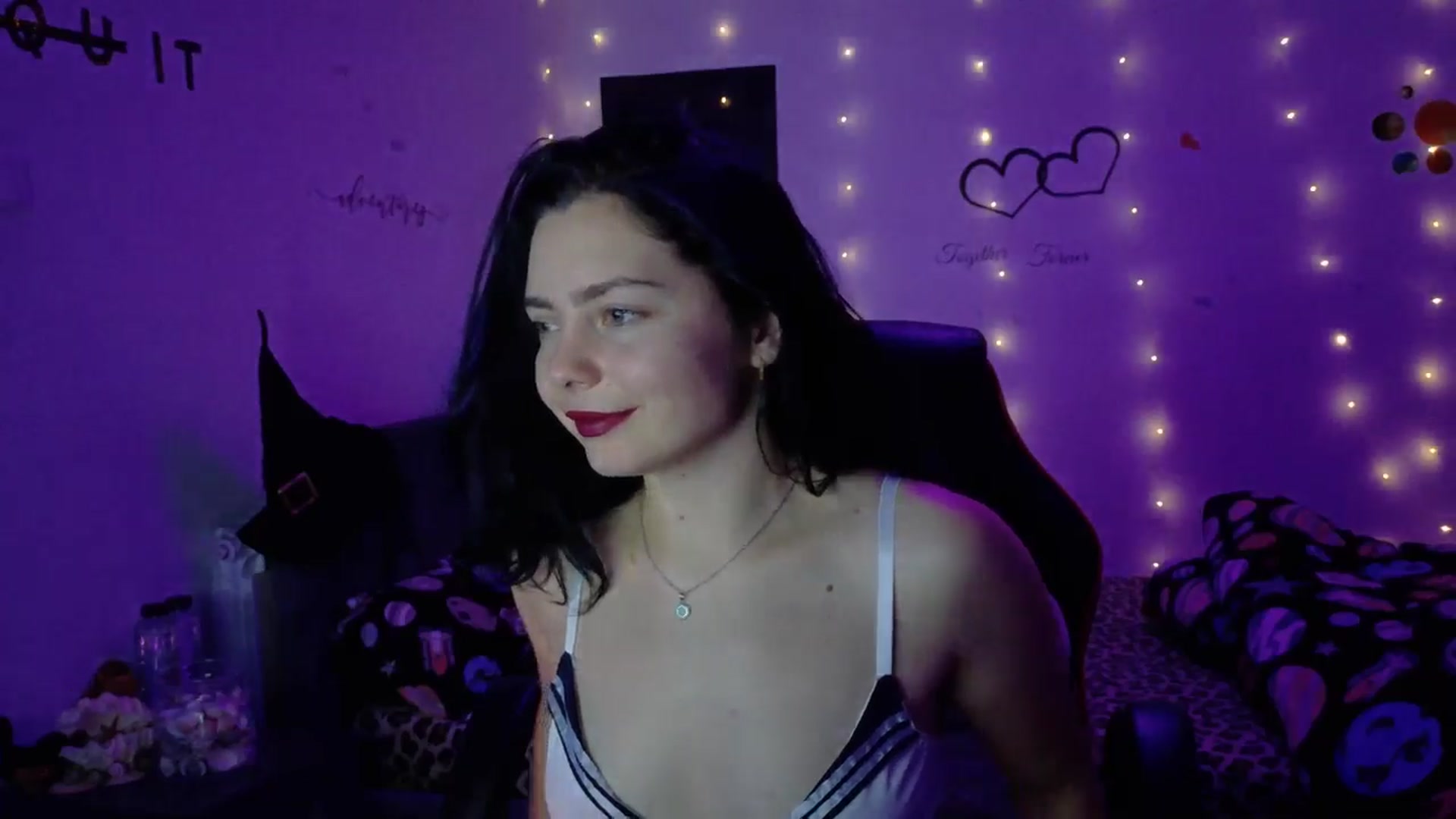 Gallery image thumbnail from YreneA's myfreecams stream on, 11/04/2025, 18:27 image 19 of 20