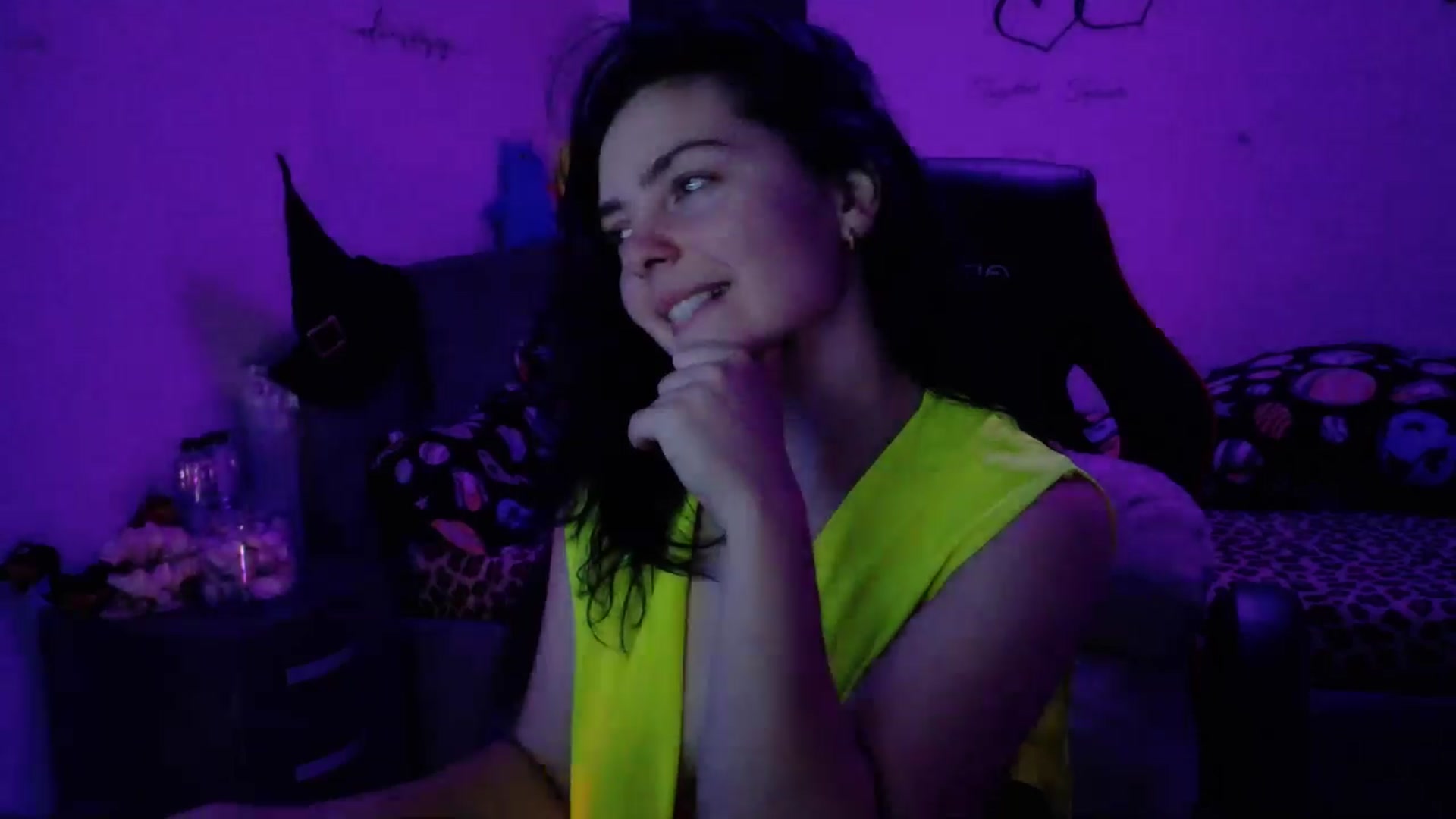 Gallery image thumbnail from YreneA's myfreecams stream on, 11/05/2025, 19:32 image 20 of 20