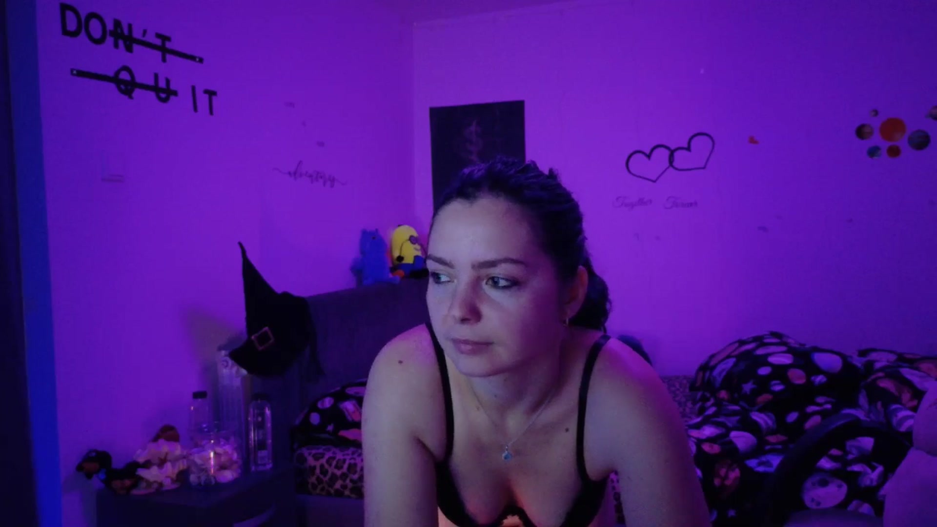 Gallery image thumbnail from YreneA's myfreecams stream on, 11/09/2025, 09:17 image 6 of 20