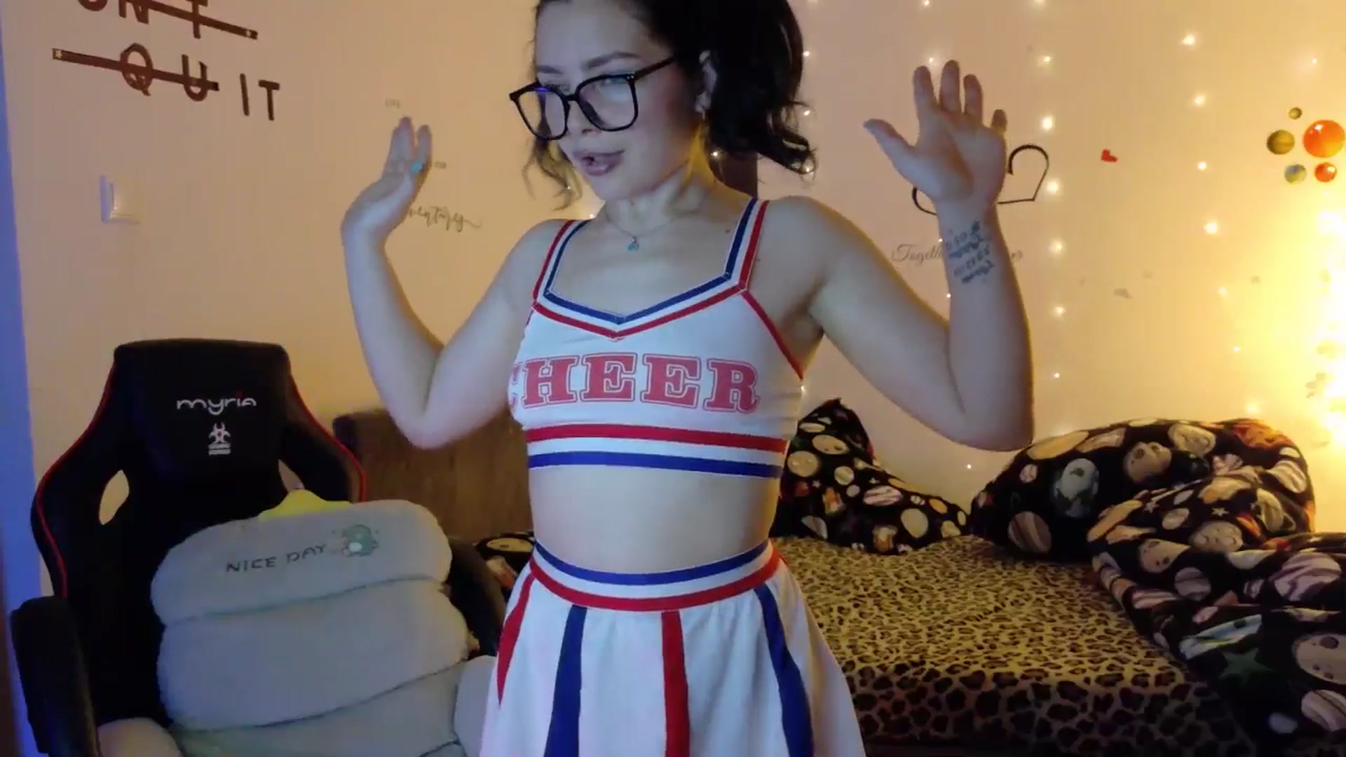 Gallery image thumbnail from YreneA's myfreecams stream on, 11/10/2025, 19:16 image 5 of 20