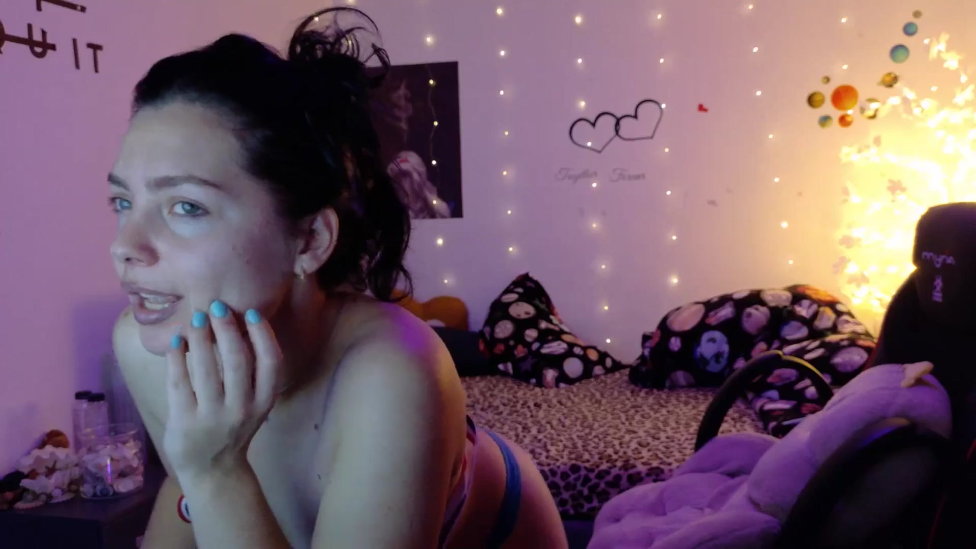 Gallery image thumbnail from YreneA's myfreecams stream on, 11/10/2025, 20:01 image 17 of 20