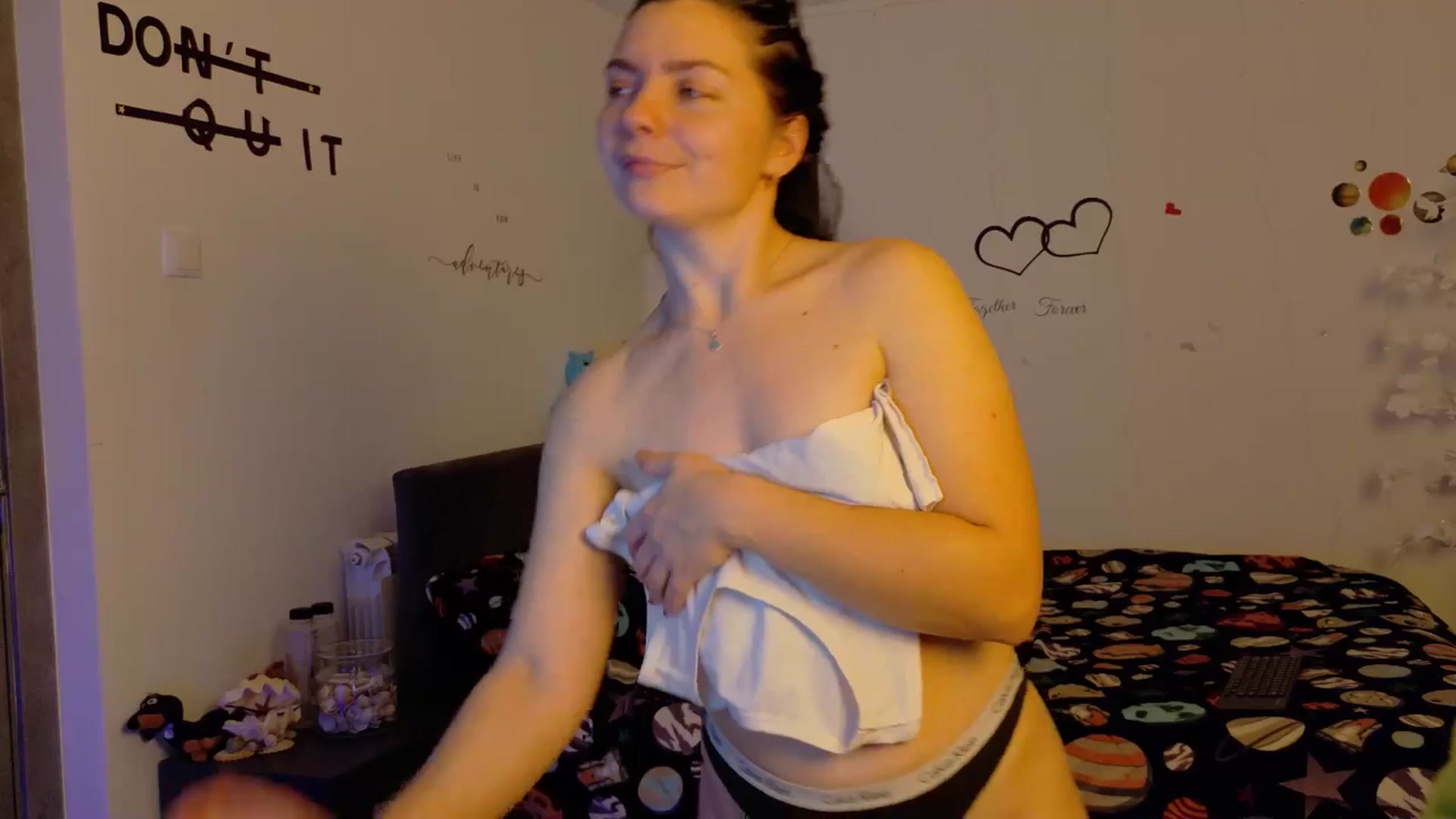 Gallery image thumbnail from YreneA's myfreecams stream on, 11/16/2025, 19:39 image 9 of 20