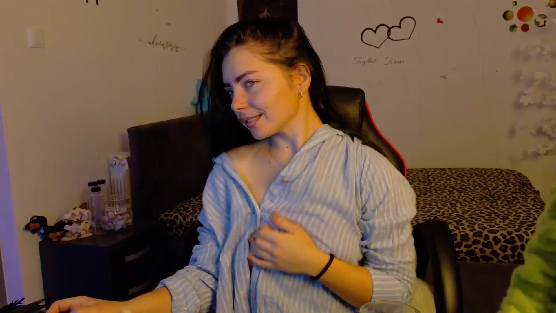 Gallery image thumbnail from YreneA's myfreecams stream on, 11/17/2025, 05:37 image 12 of 20