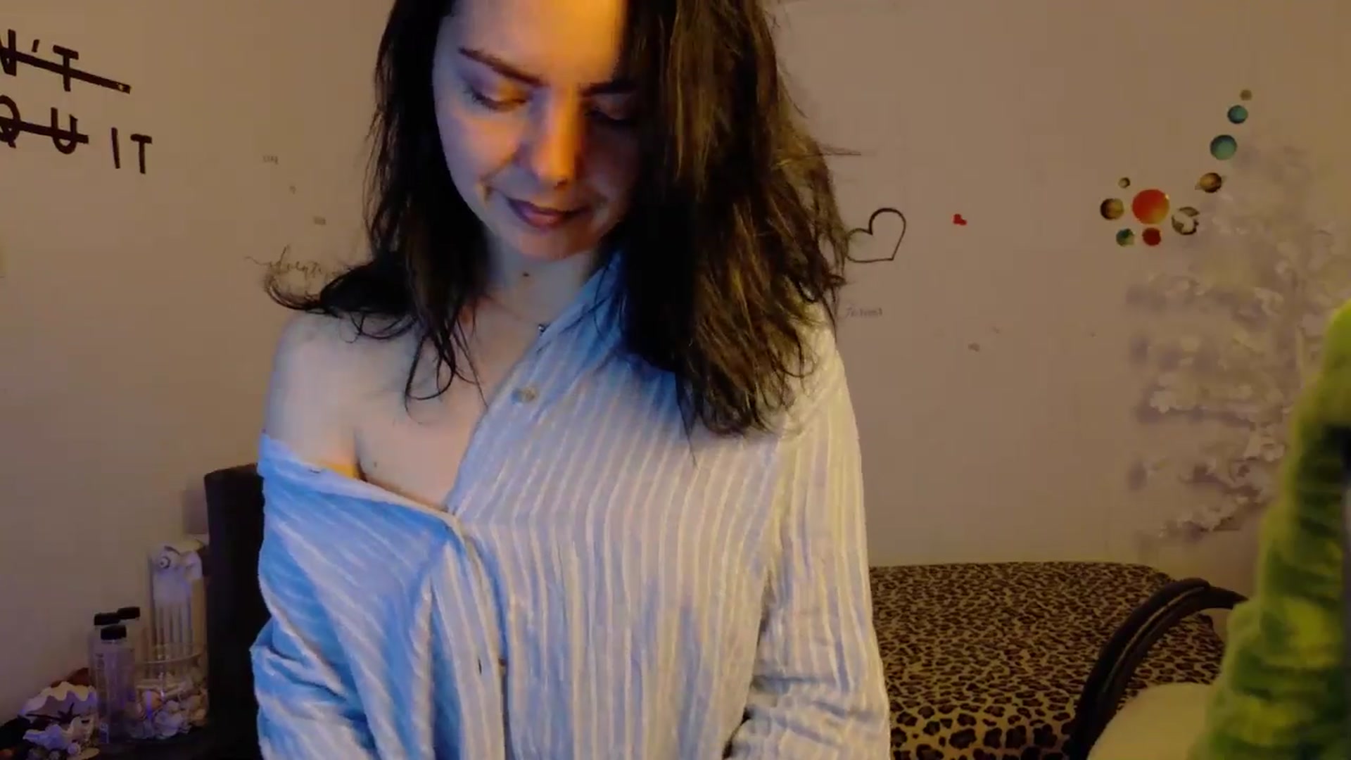 Gallery image thumbnail from YreneA's myfreecams stream on, 11/17/2025, 05:37 image 10 of 20