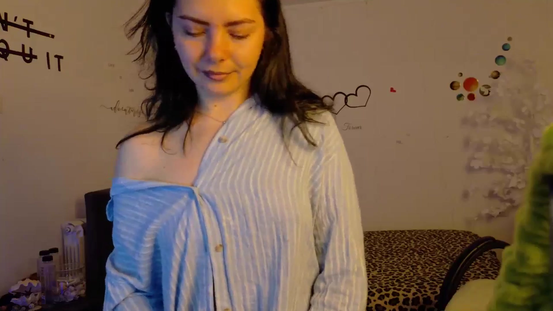 Gallery image thumbnail from YreneA's myfreecams stream on, 11/17/2025, 05:37 image 9 of 20