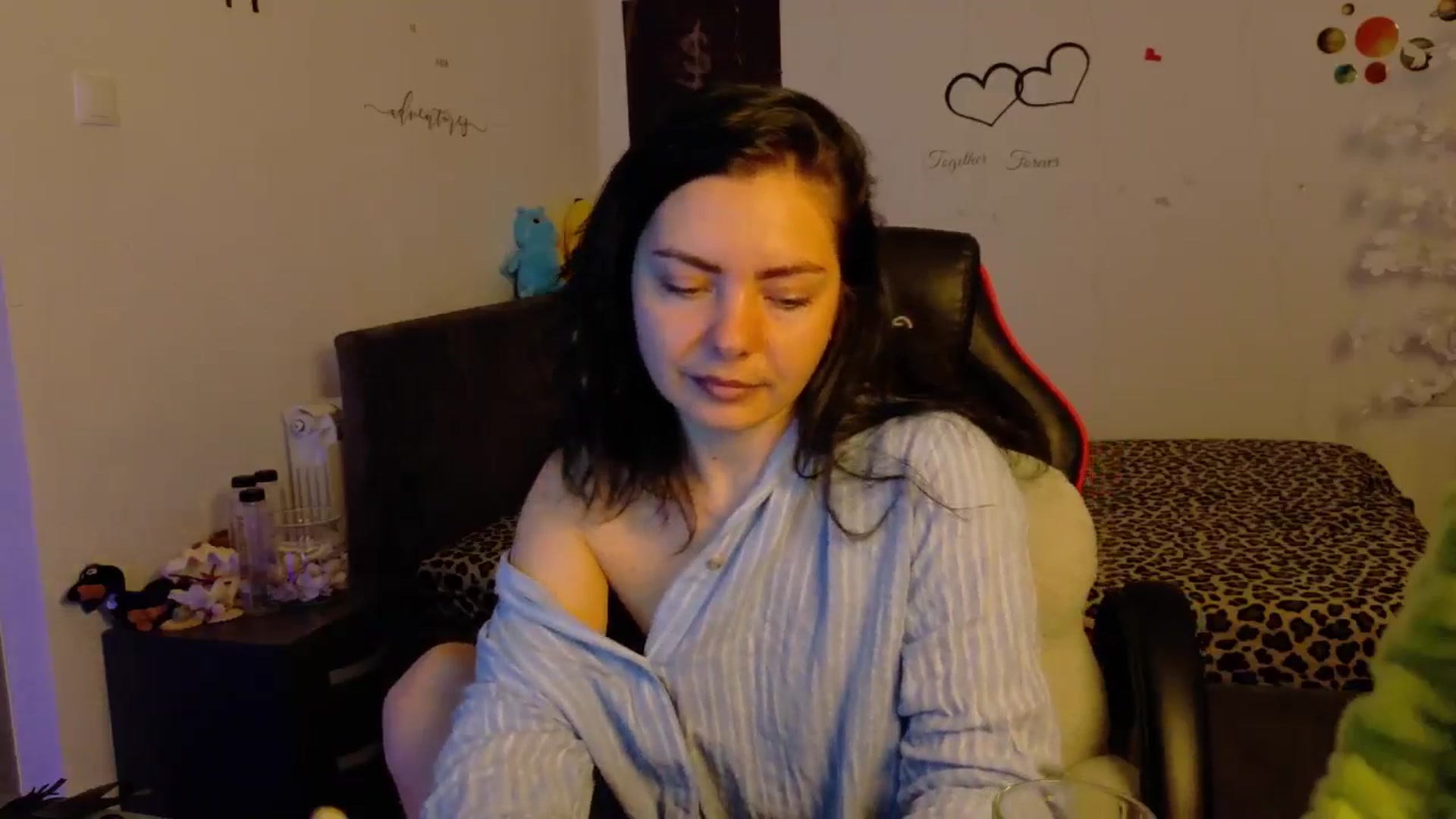 Gallery image thumbnail from YreneA's myfreecams stream on, 11/17/2025, 05:37 image 14 of 20