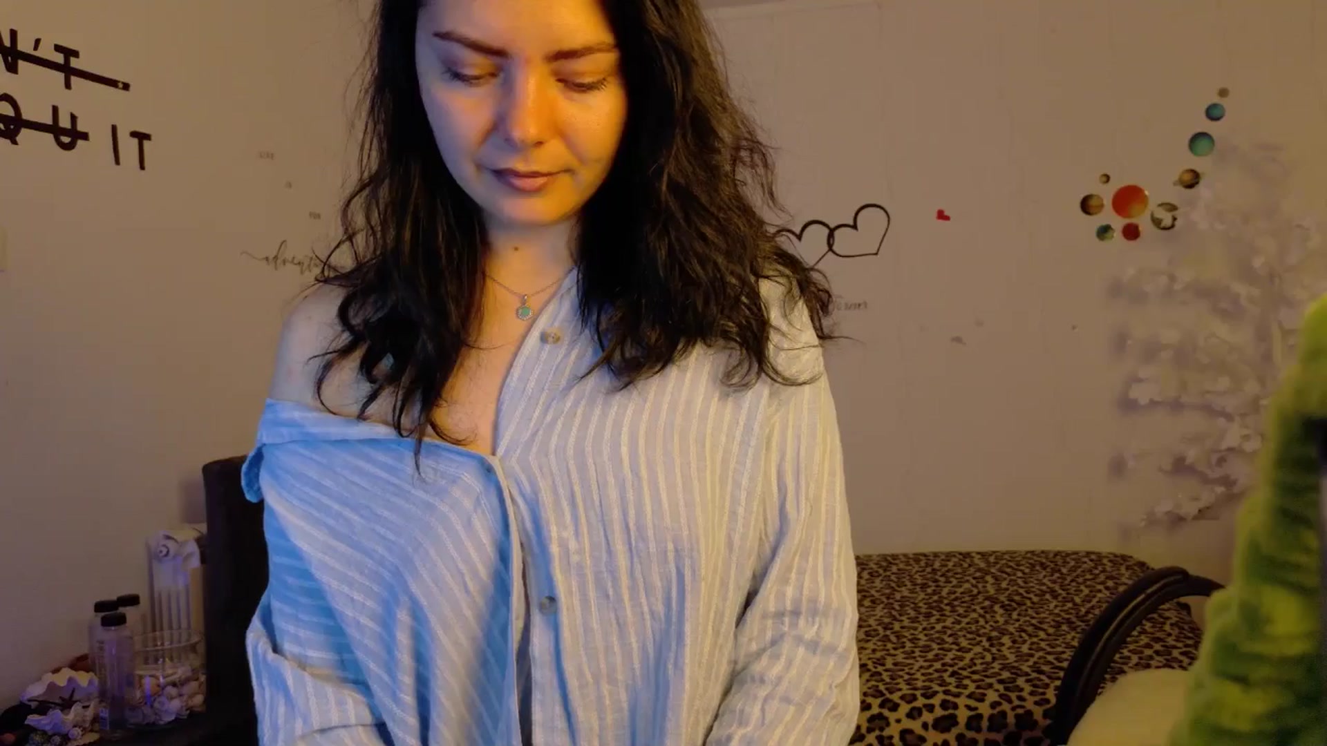 Gallery image thumbnail from YreneA's myfreecams stream on, 11/17/2025, 05:37 image 4 of 20