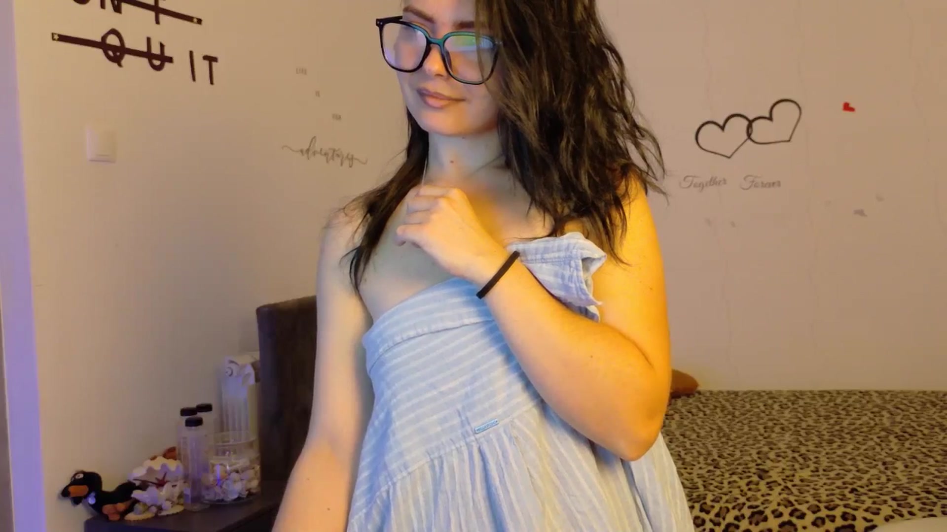 Gallery image thumbnail from YreneA's myfreecams stream on, 11/17/2025, 07:06 image 14 of 20