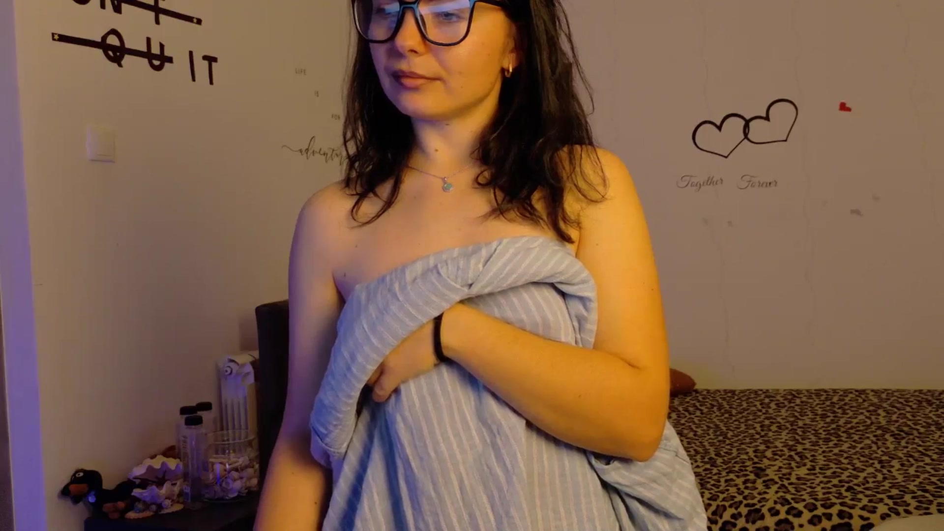Gallery image thumbnail from YreneA's myfreecams stream on, 11/17/2025, 07:06 image 16 of 20