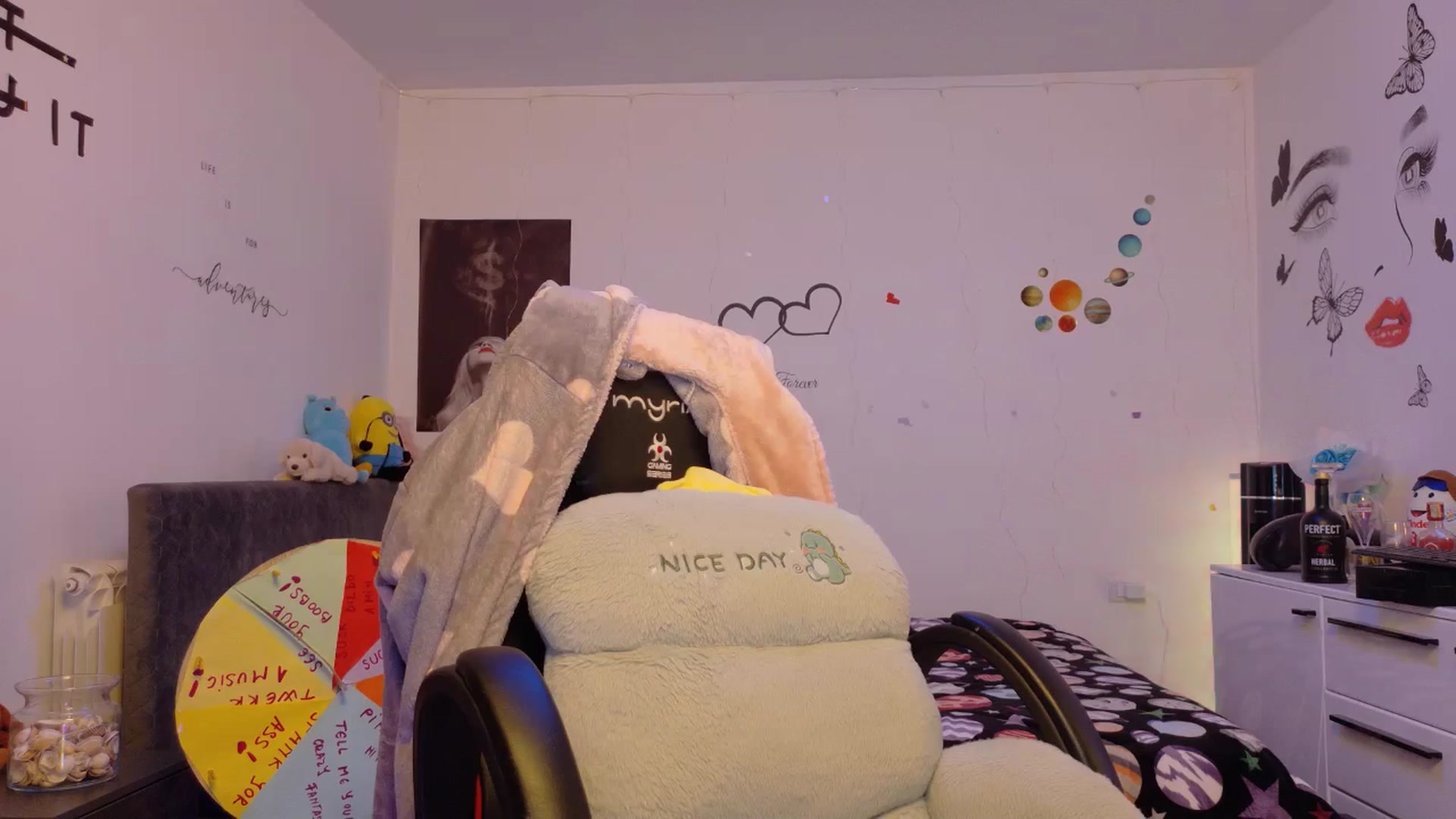 Gallery image thumbnail from YreneA's myfreecams stream on, 12/03/2025, 17:49 image 16 of 20