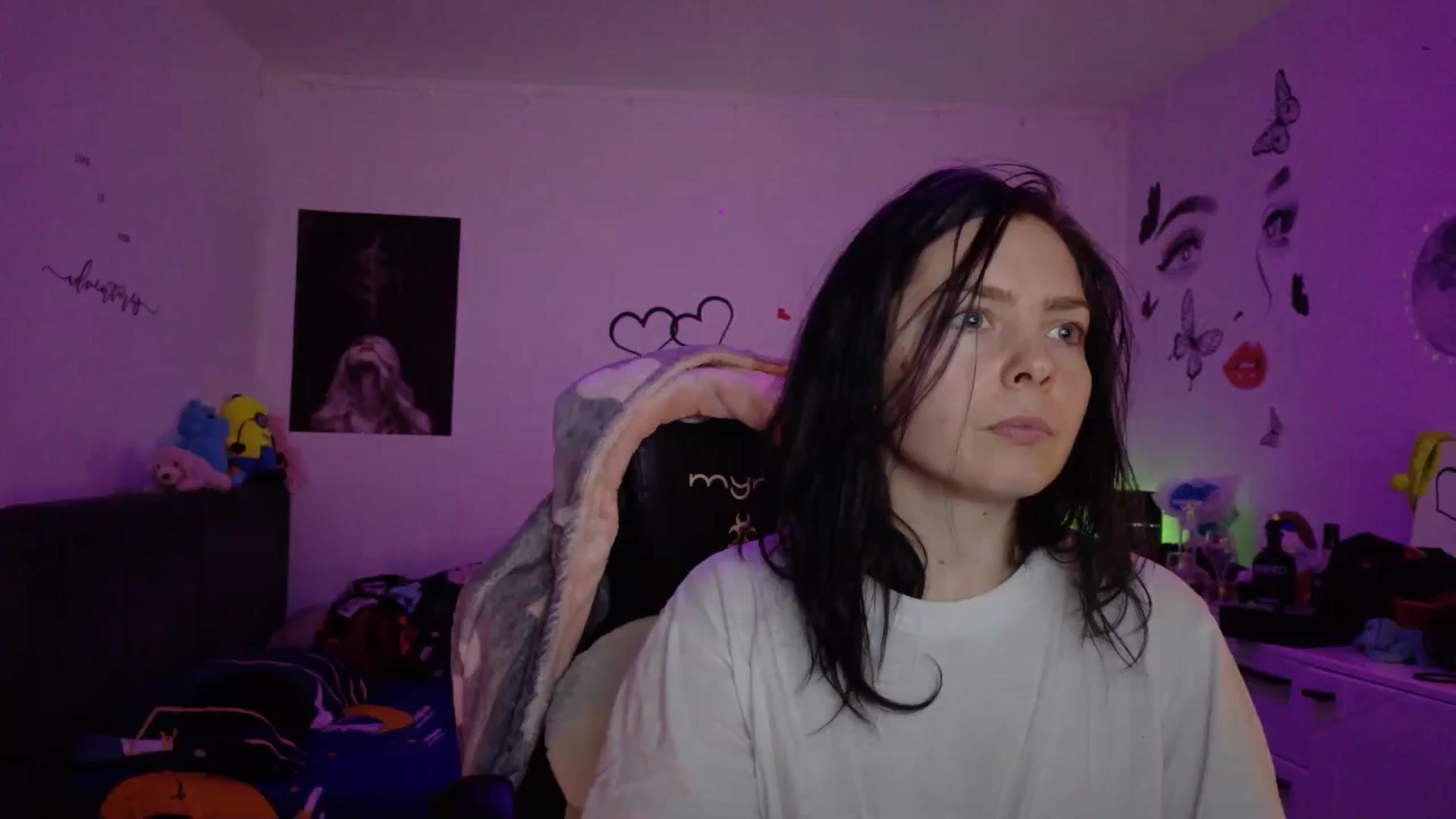 Gallery image thumbnail from YreneA's myfreecams stream on, 12/16/2025, 19:55 image 9 of 20