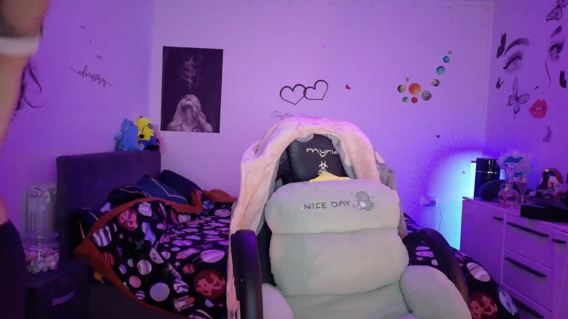 Gallery image thumbnail from YreneA's myfreecams stream on, 12/18/2025, 16:32 image 1 of 20