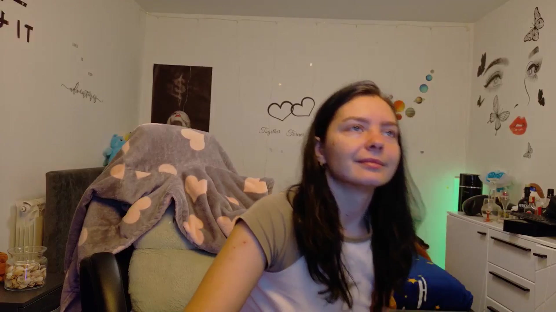 Gallery image thumbnail from YreneA's myfreecams stream on, 12/19/2025, 06:43 image 8 of 20