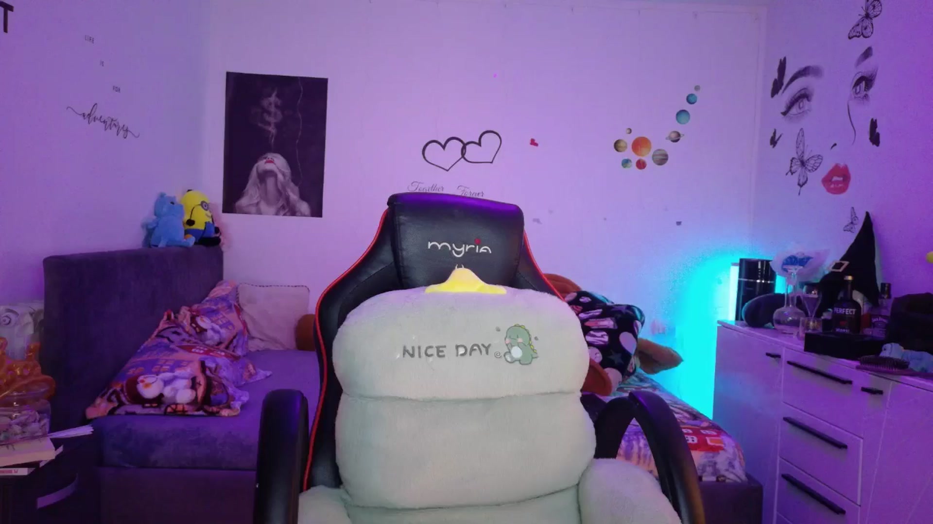 Gallery image thumbnail from YreneA's myfreecams stream on, 12/23/2025, 08:14 image 17 of 20