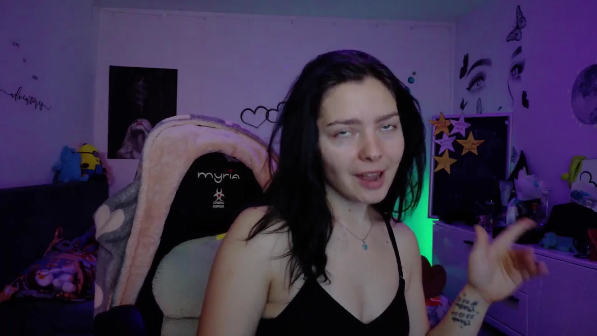 Gallery image thumbnail from YreneA's myfreecams stream on, 12/30/2025, 07:34 image 14 of 20