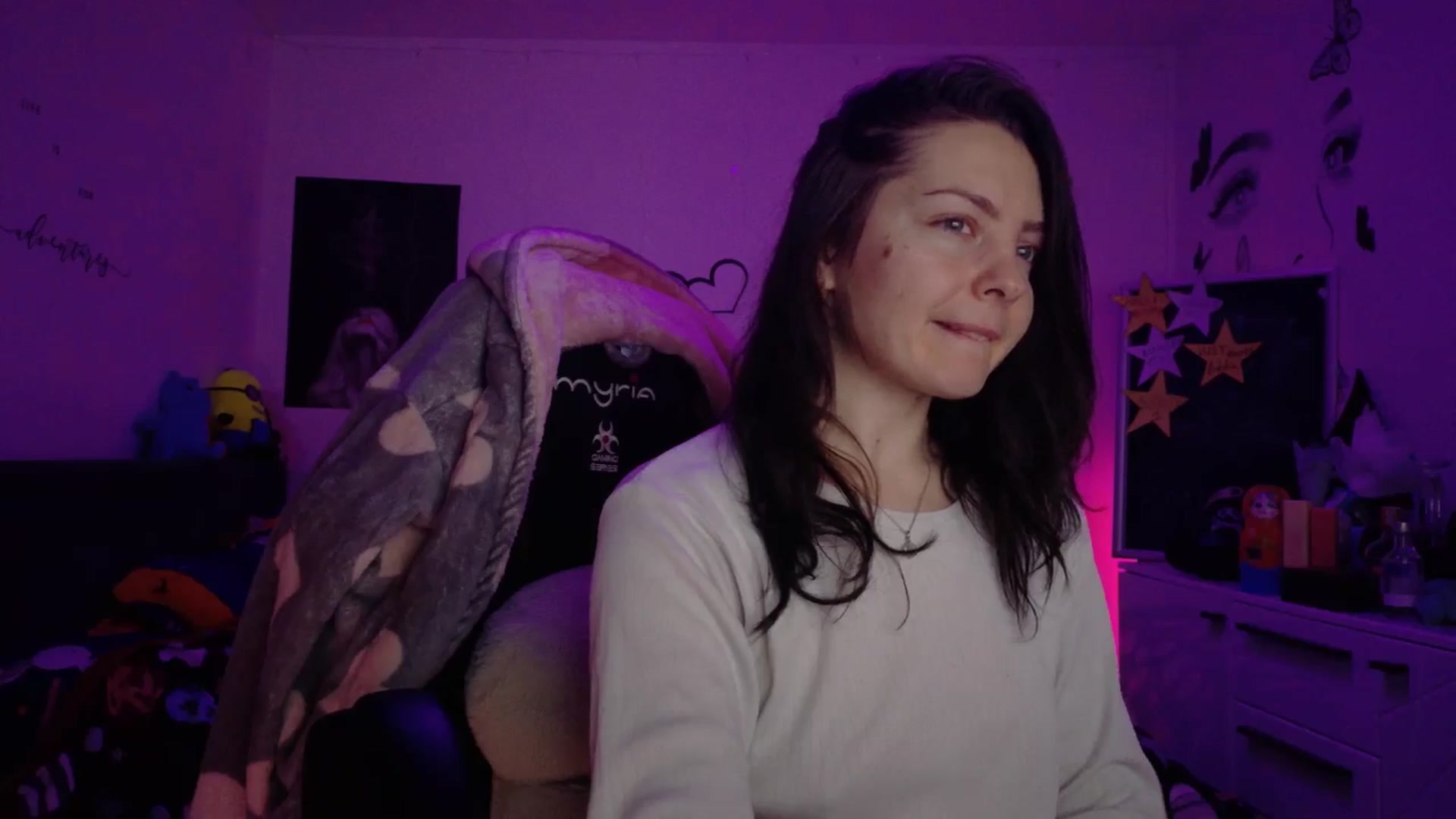 Gallery image thumbnail from YreneA's myfreecams stream on, 01/21/2026, 19:06 image 2 of 20