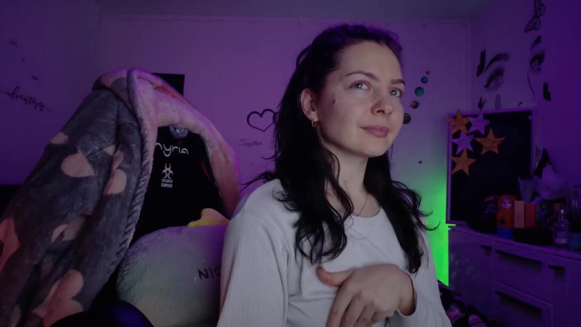 Gallery image thumbnail from YreneA's myfreecams stream on, 01/21/2026, 19:06 image 17 of 20