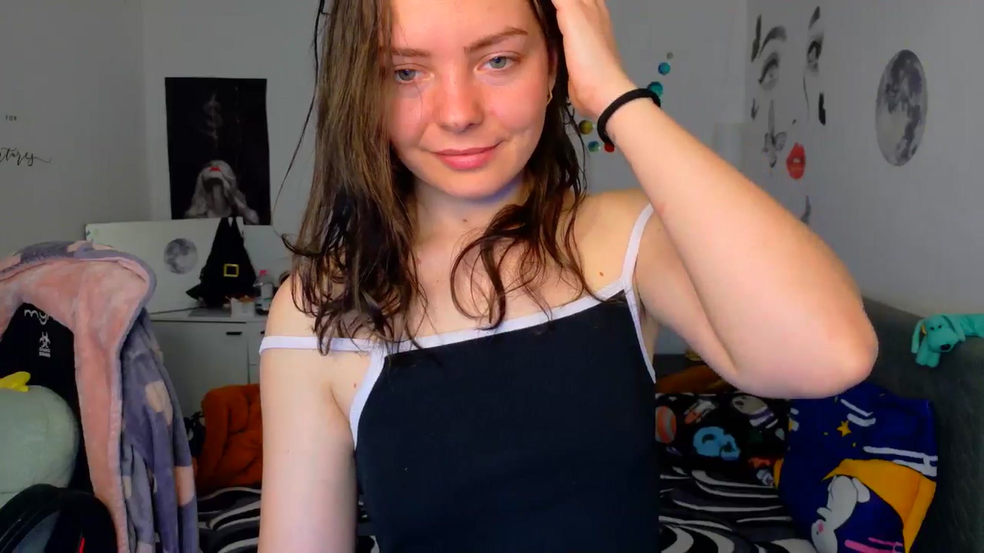 Gallery image thumbnail from YreneA's myfreecams stream on, 03/08/2026, 08:40 image 13 of 20