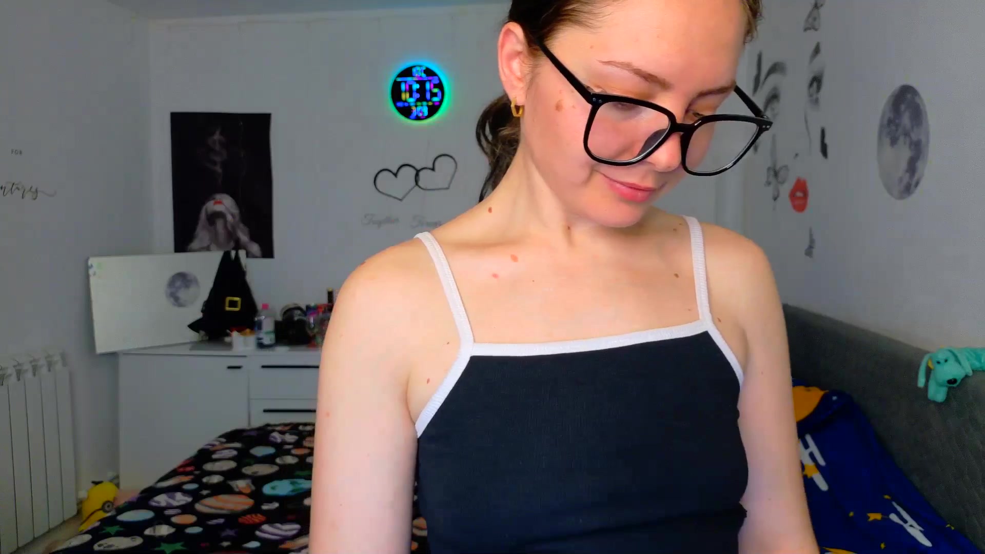 Gallery image thumbnail from YreneA's myfreecams stream on, 03/09/2026, 08:27 image 9 of 20