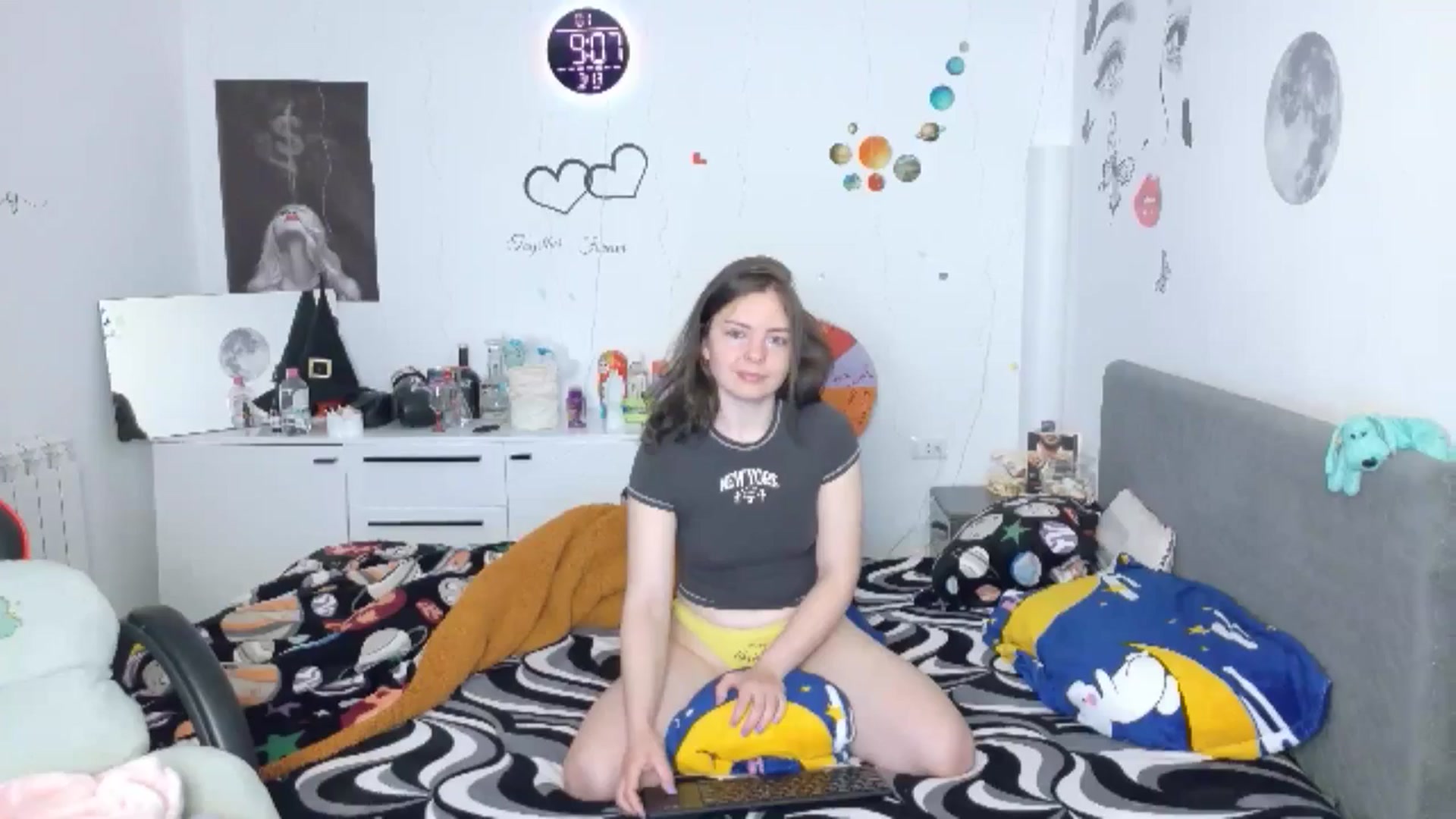 Gallery image thumbnail from YreneA's myfreecams stream on, 03/13/2026, 07:45 image 6 of 20