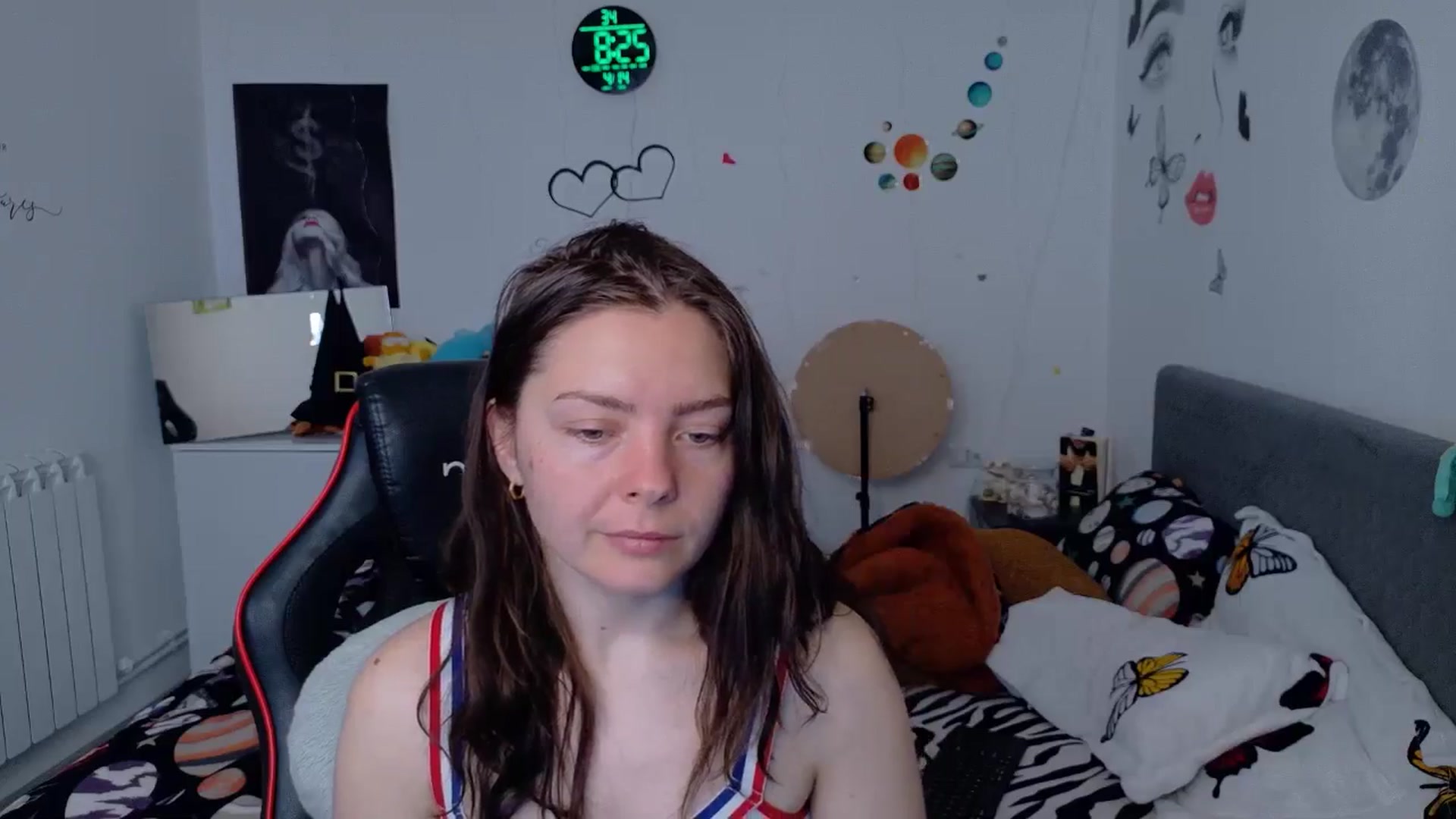 Gallery image thumbnail from YreneA's myfreecams stream on, 04/14/2026, 05:37 image 14 of 20