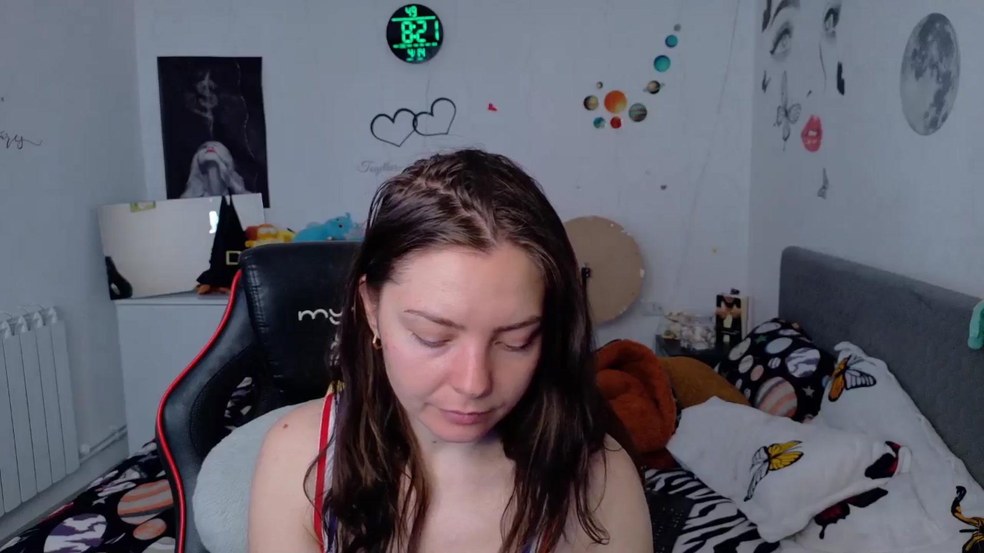 Gallery image thumbnail from YreneA's myfreecams stream on, 04/14/2026, 05:37 image 10 of 20